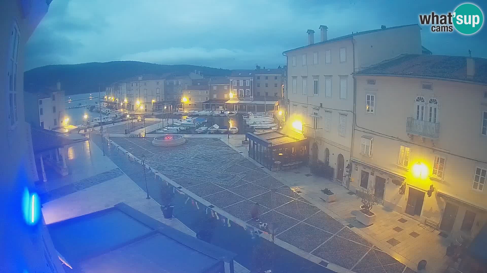 LIVE cam Cres città – piazza principale e “mandrač” – isola di Cherso – Croazia