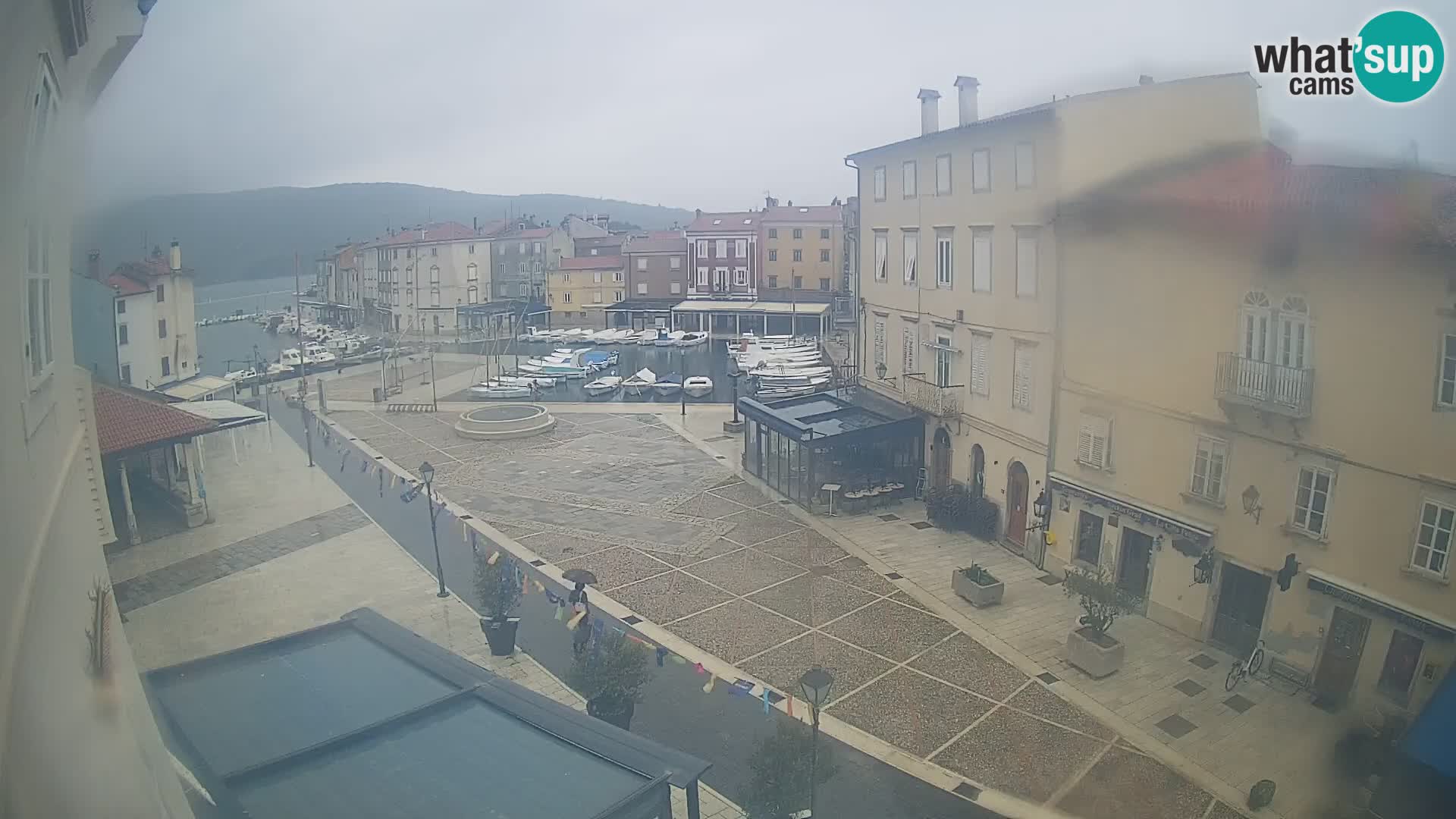 Cámara en vivo ciudad de Cres – plaza principal y “mandrač” – isla de Cres – Croacia