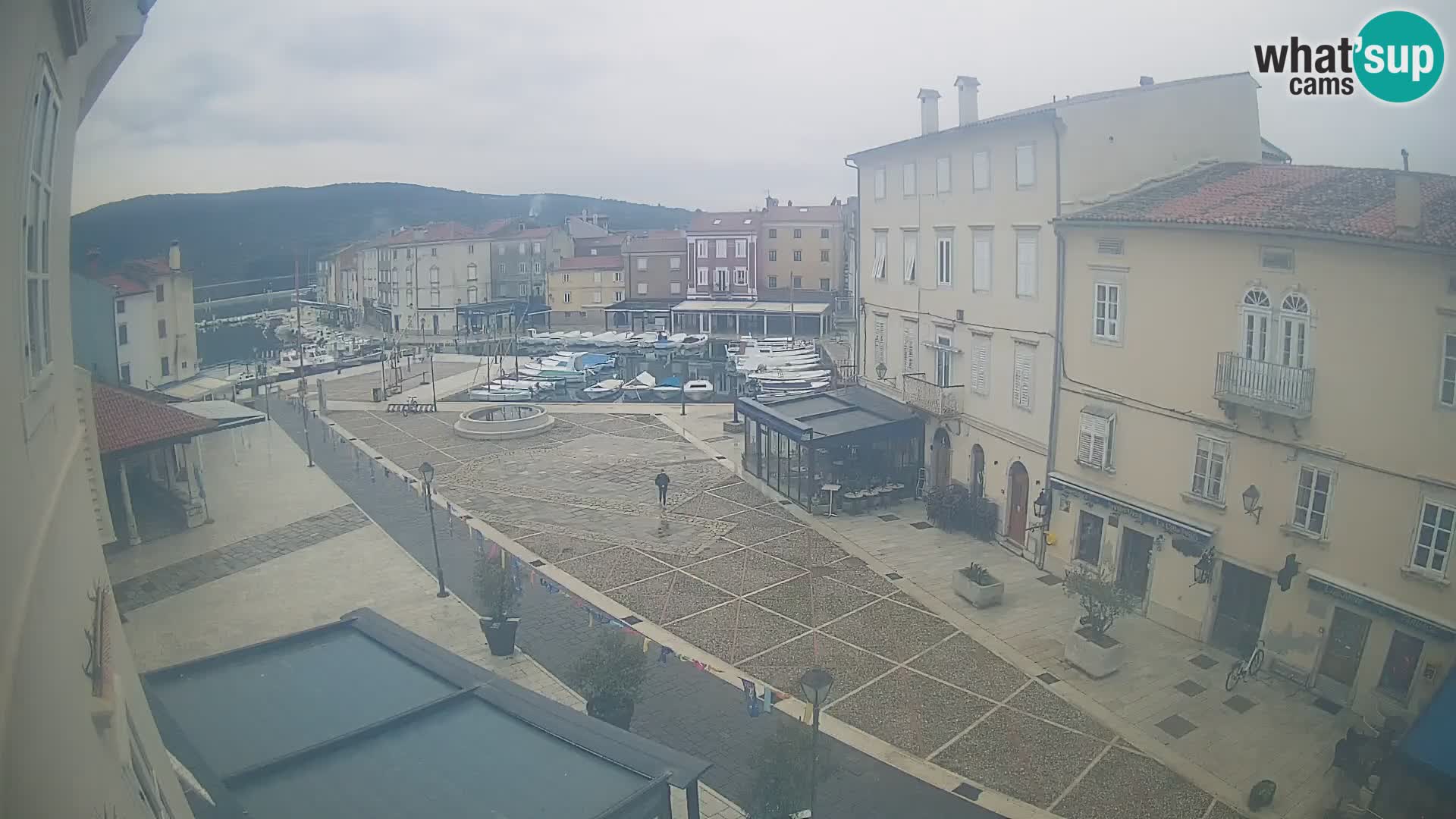 LIVE cam Cres Stadt – Hauptplatz und “mandrač” – Cres Insel – Kroatien