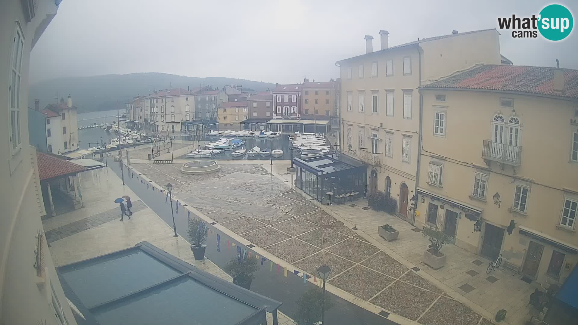 LIVE cam Cres city – place principale et “mandrač” – île de Cres – Croatie