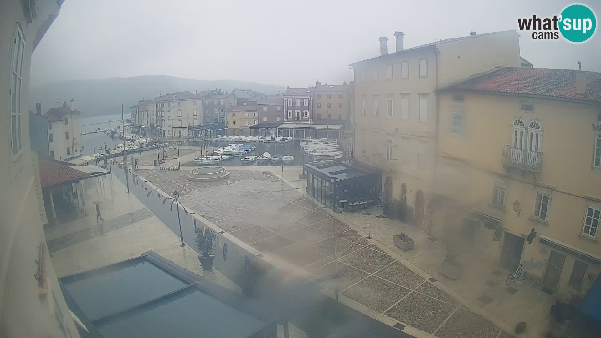 Cámara en vivo ciudad de Cres – plaza principal y “mandrač” – isla de Cres – Croacia