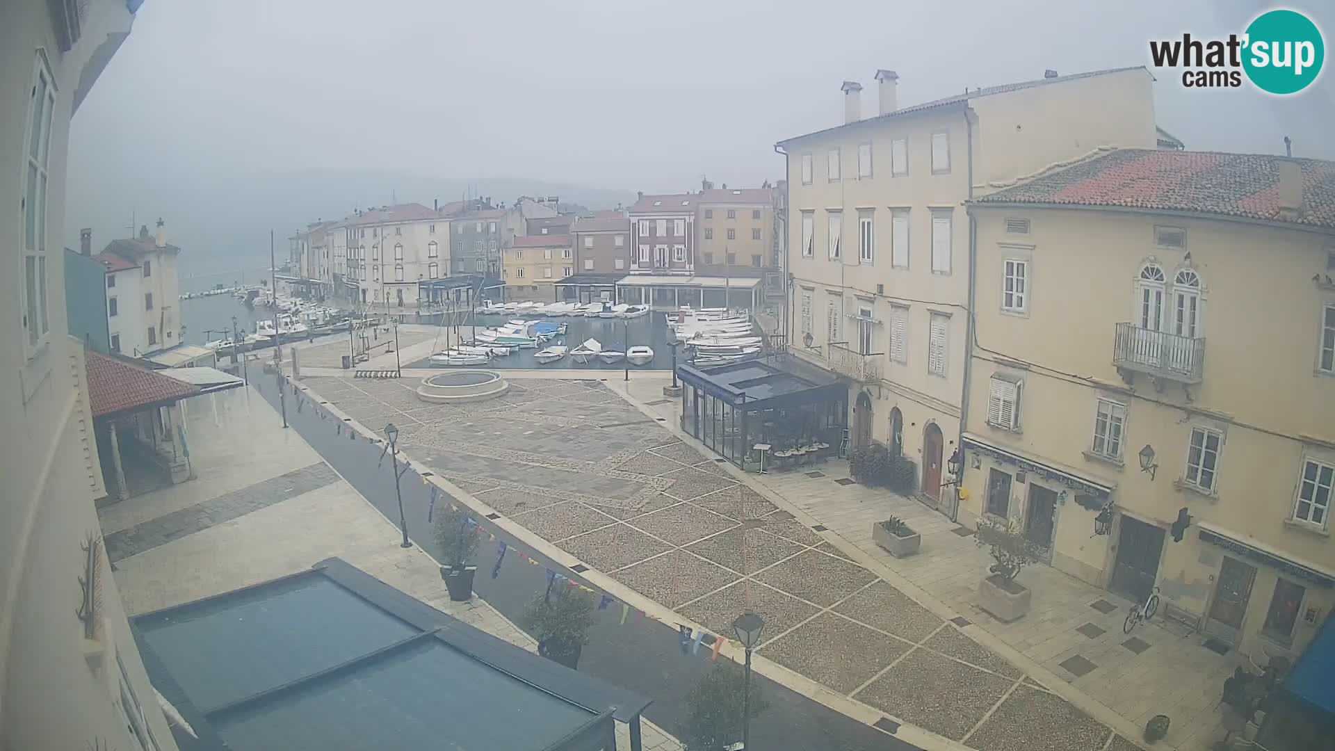 LIVE cam Cres Stadt – Hauptplatz und “mandrač” – Cres Insel – Kroatien