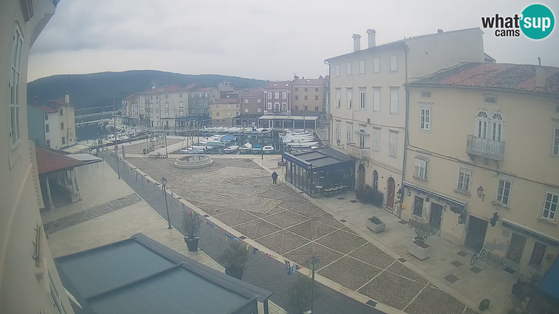 LIVE cam Cres Stadt – Hauptplatz und “mandrač” – Cres Insel – Kroatien