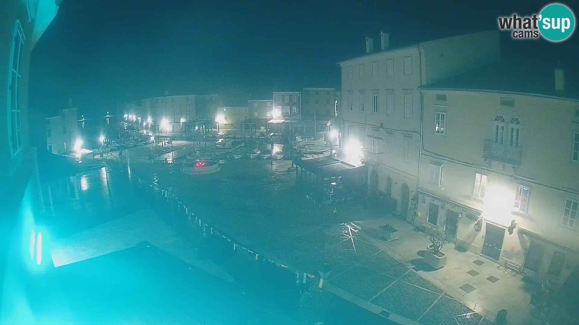 Cámara en vivo ciudad de Cres – plaza principal y “mandrač” – isla de Cres – Croacia