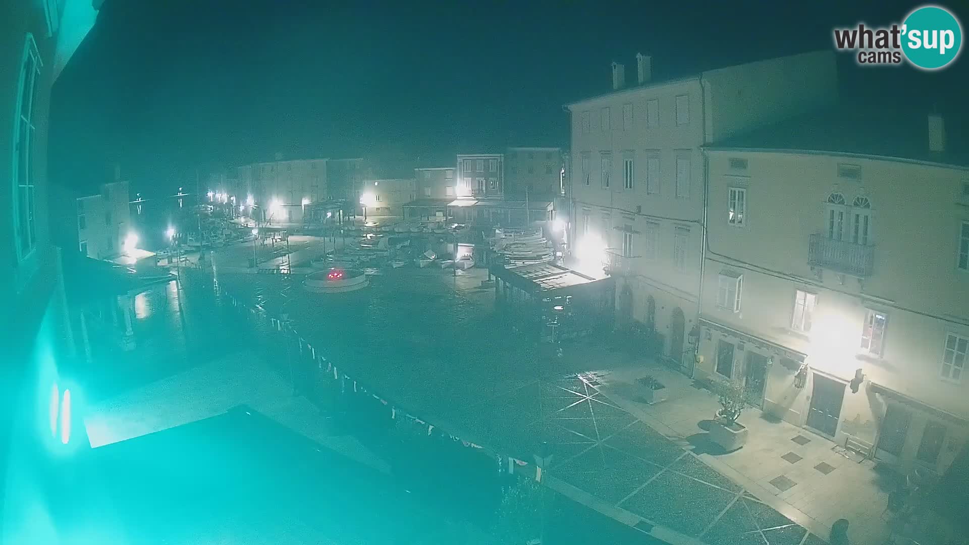 LIVE cam Cres city – place principale et “mandrač” – île de Cres – Croatie