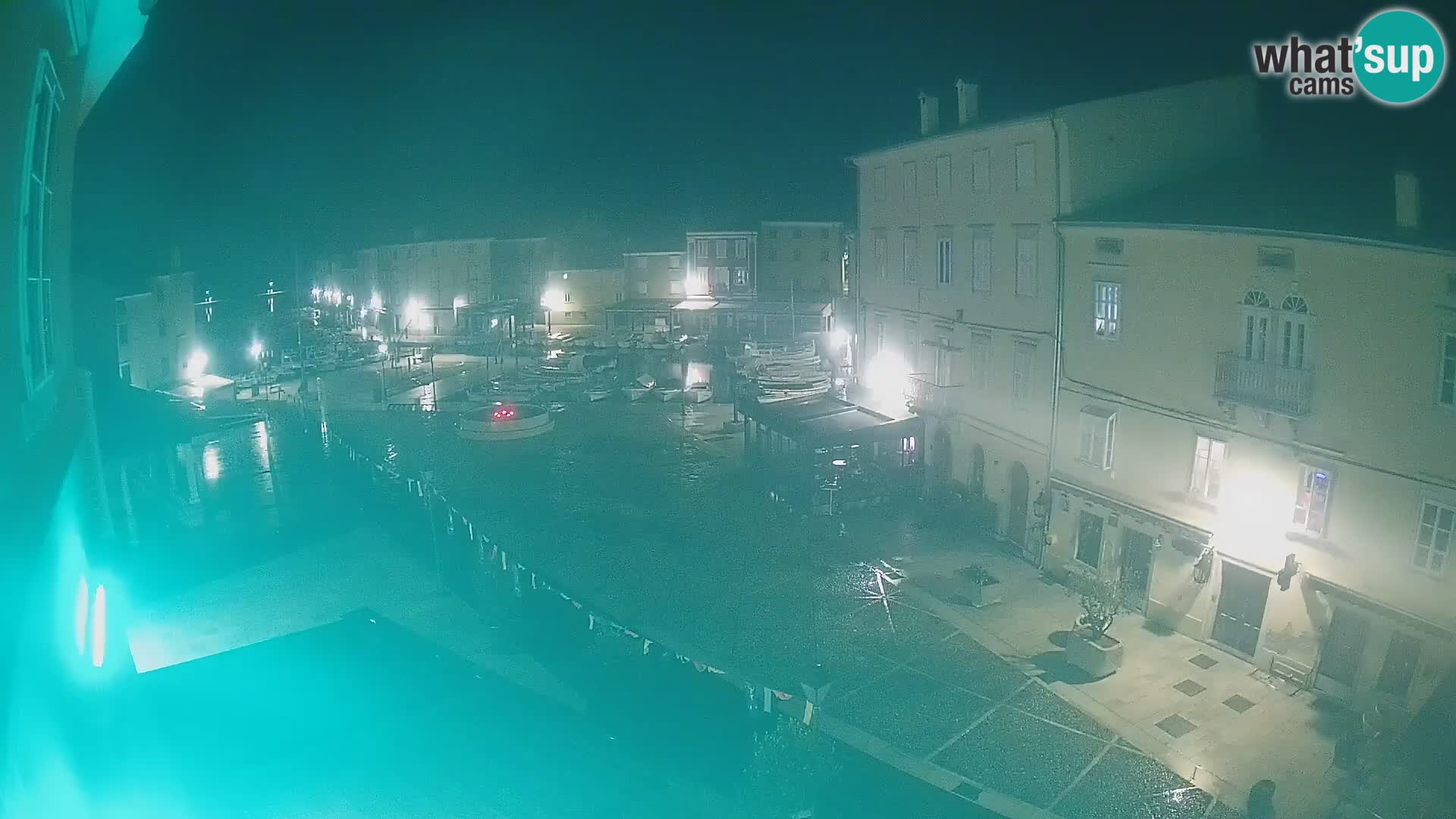 LIVE cam Cres city – place principale et “mandrač” – île de Cres – Croatie