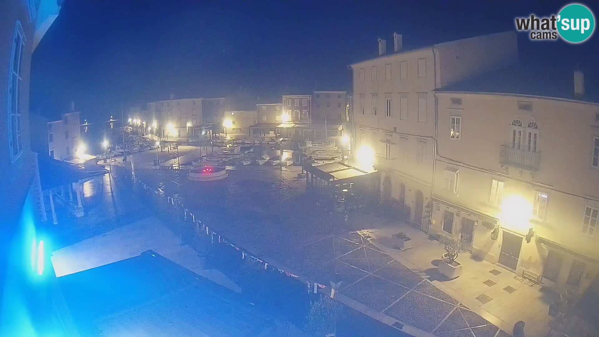 LIVE cam Cres city – place principale et “mandrač” – île de Cres – Croatie