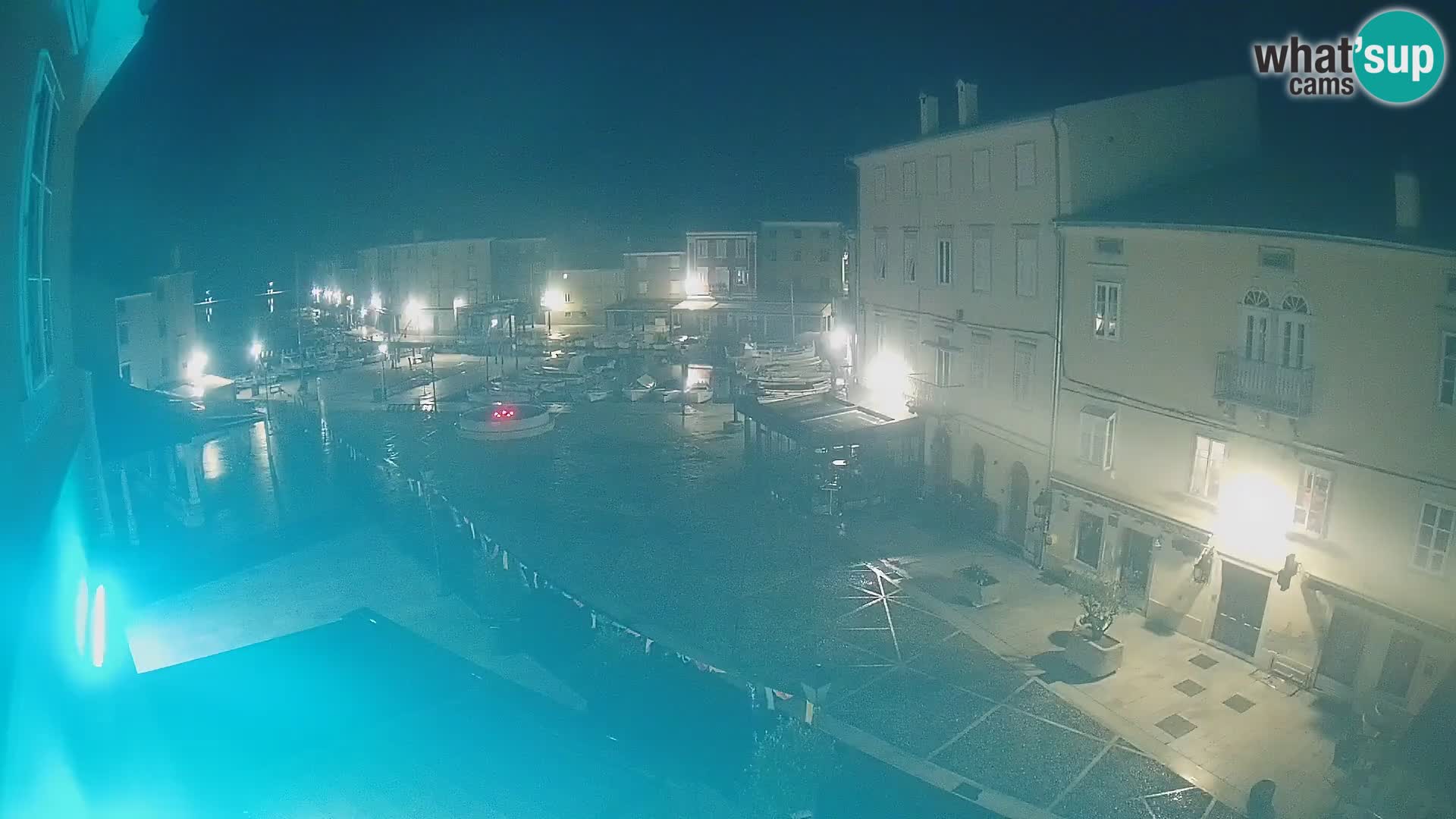 LIVE cam Cres city – place principale et “mandrač” – île de Cres – Croatie