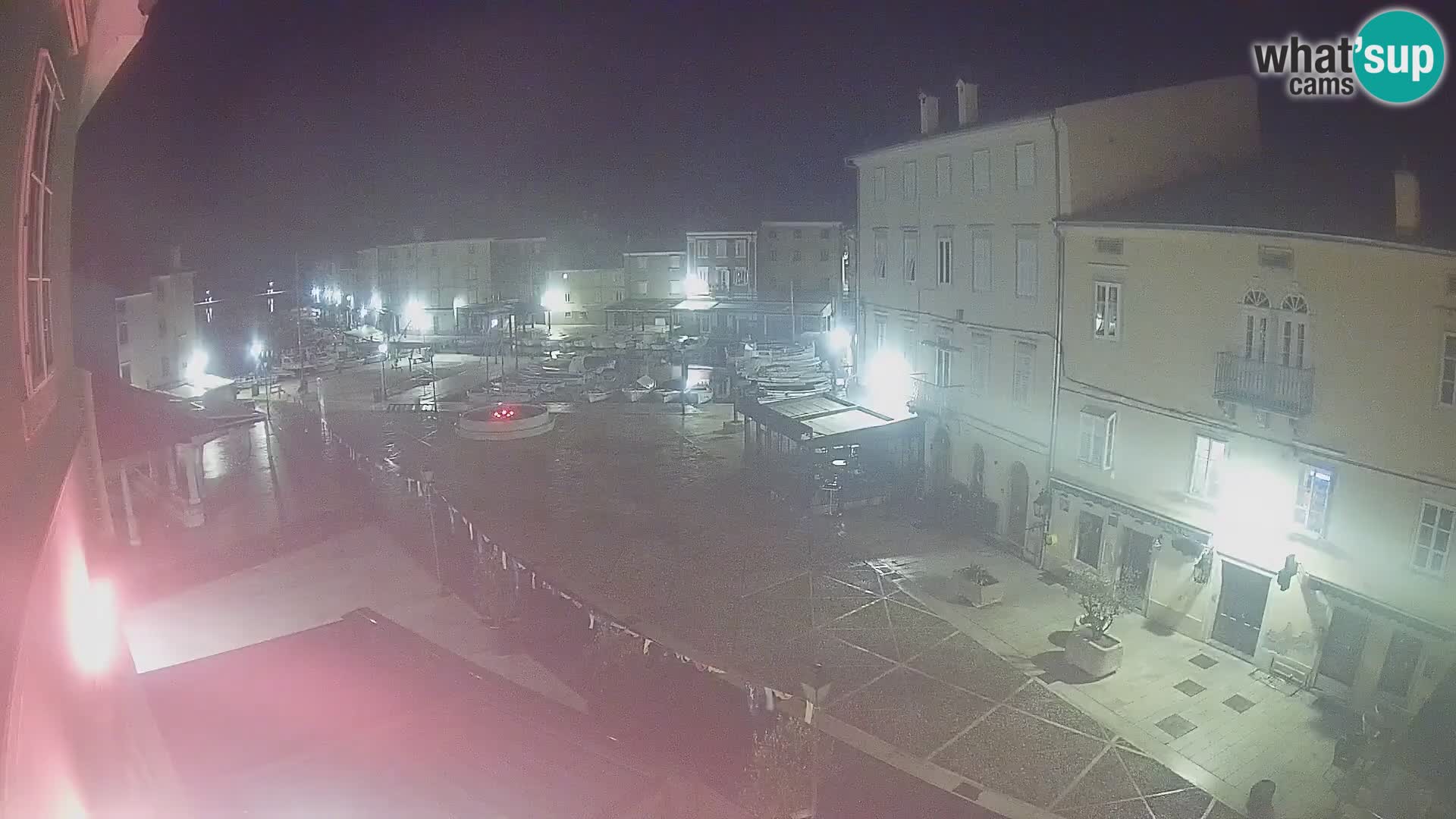 Cámara en vivo ciudad de Cres – plaza principal y “mandrač” – isla de Cres – Croacia