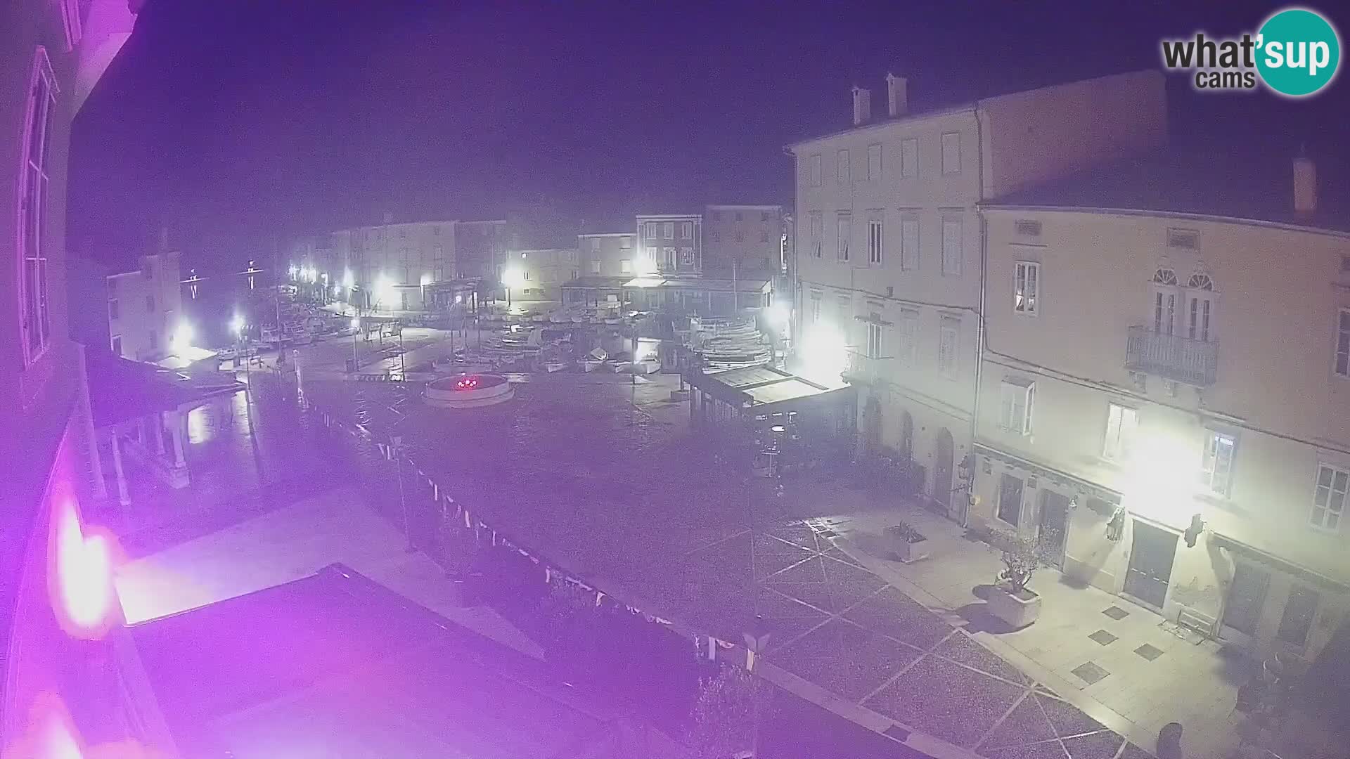 LIVE cam Cres city – place principale et “mandrač” – île de Cres – Croatie