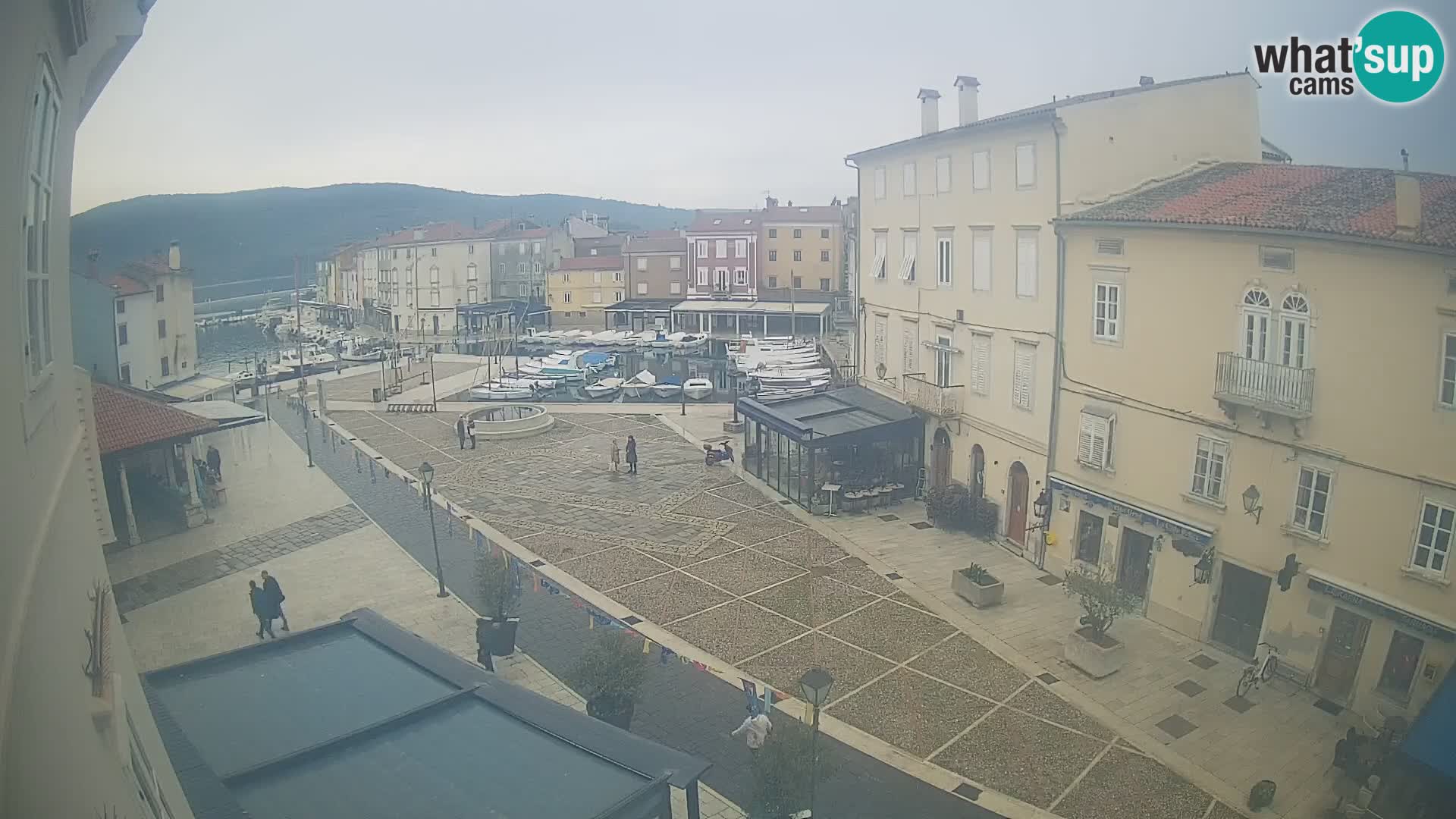 LIVE cam Cres Stadt – Hauptplatz und “mandrač” – Cres Insel – Kroatien