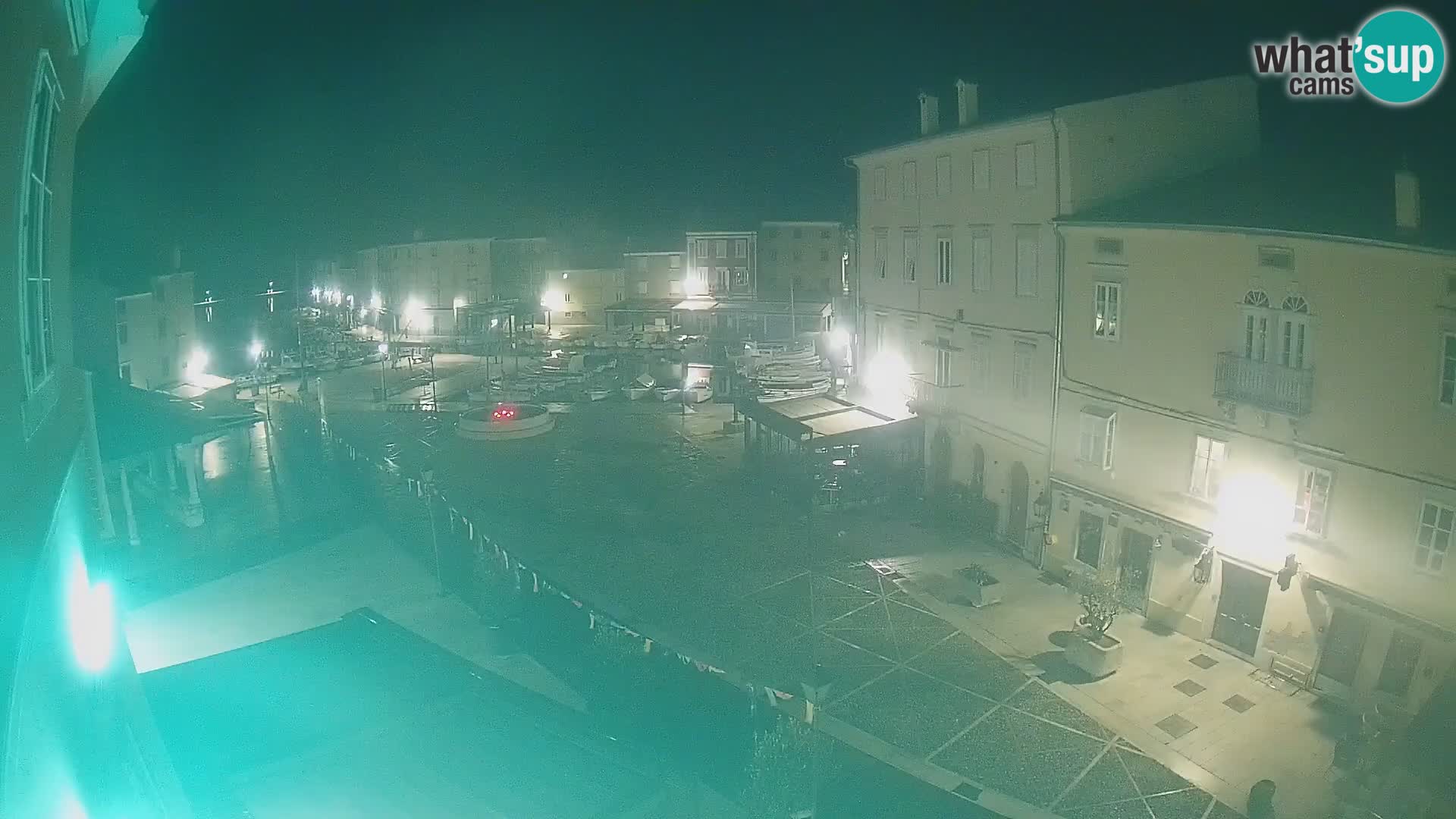LIVE cam Cres city – place principale et “mandrač” – île de Cres – Croatie