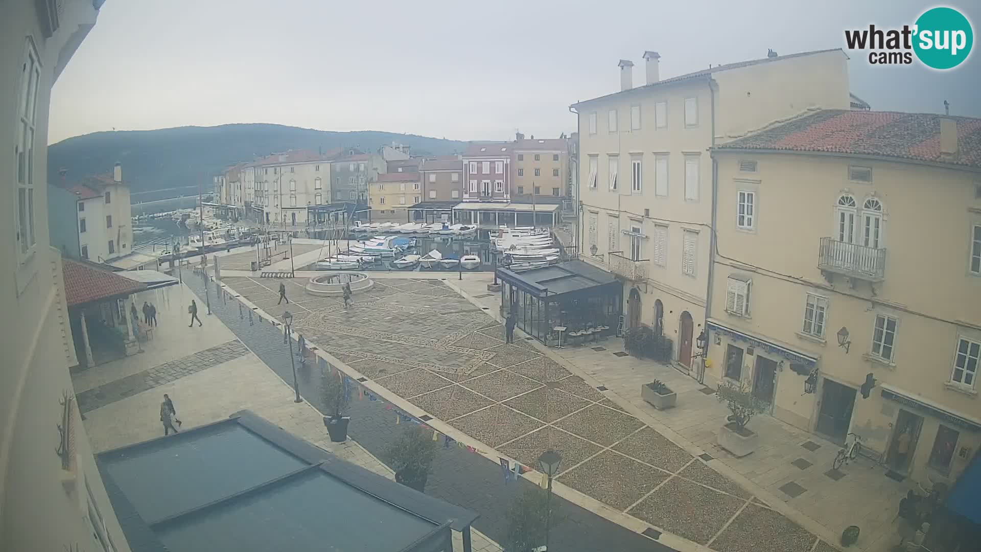 LIVE cam Cres Stadt – Hauptplatz und “mandrač” – Cres Insel – Kroatien