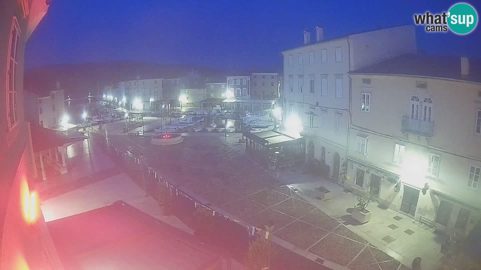 Cámara en vivo ciudad de Cres – plaza principal y “mandrač” – isla de Cres – Croacia