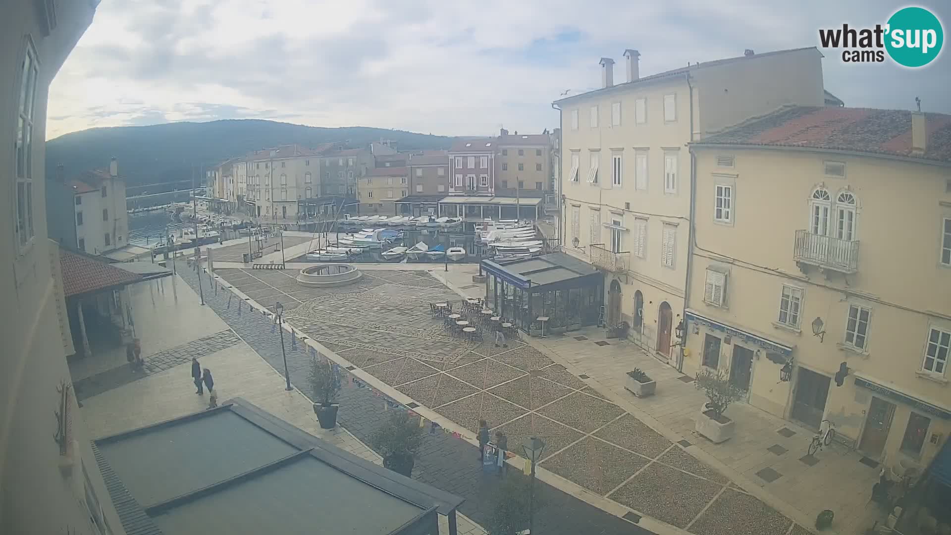 LIVE cam Cres città – piazza principale e “mandrač” – isola di Cherso – Croazia