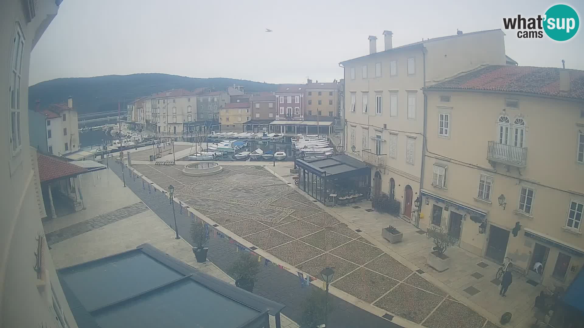 LIVE cam Cres città – piazza principale e “mandrač” – isola di Cherso – Croazia