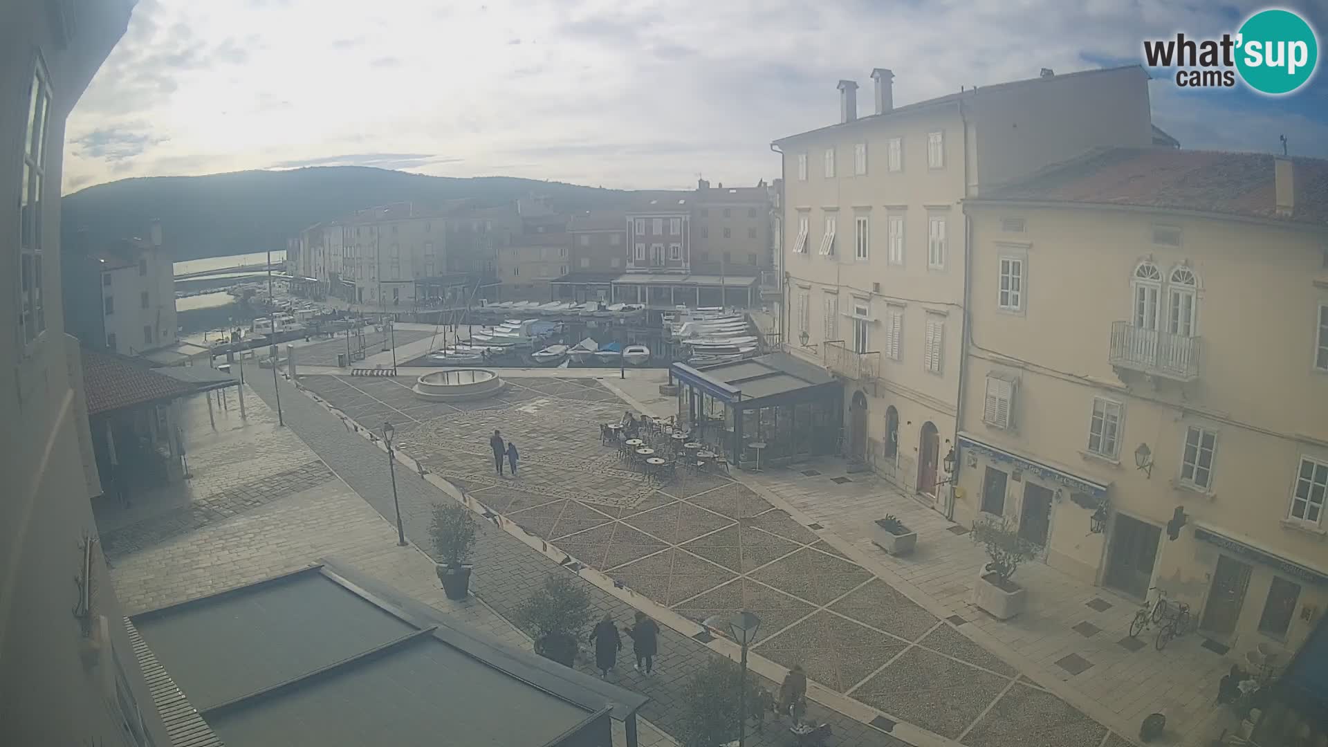 LIVE cam Cres Stadt – Hauptplatz und “mandrač” – Cres Insel – Kroatien