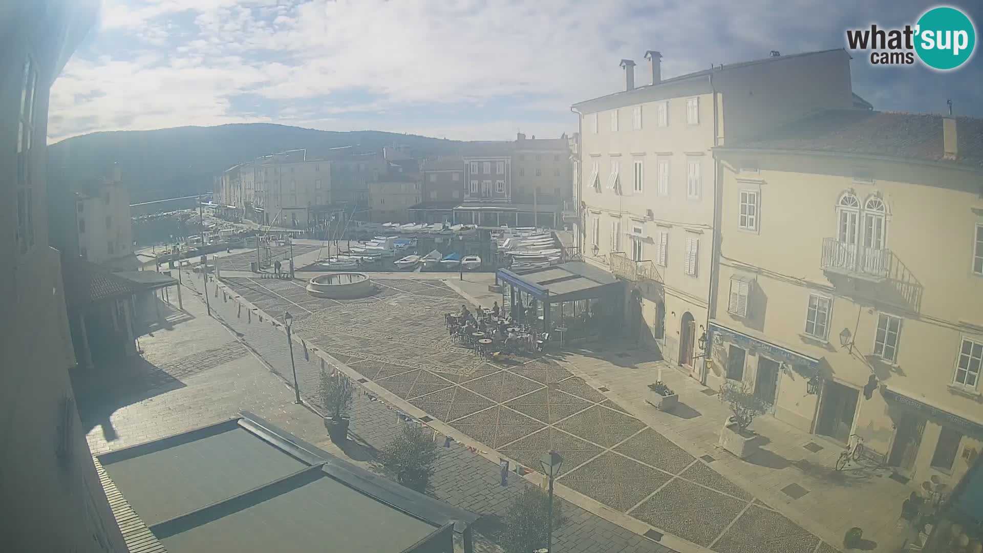 LIVE cam Cres Stadt – Hauptplatz und “mandrač” – Cres Insel – Kroatien