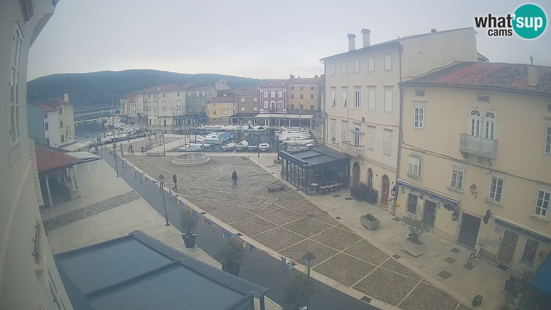 LIVE cam Cres Stadt – Hauptplatz und “mandrač” – Cres Insel – Kroatien