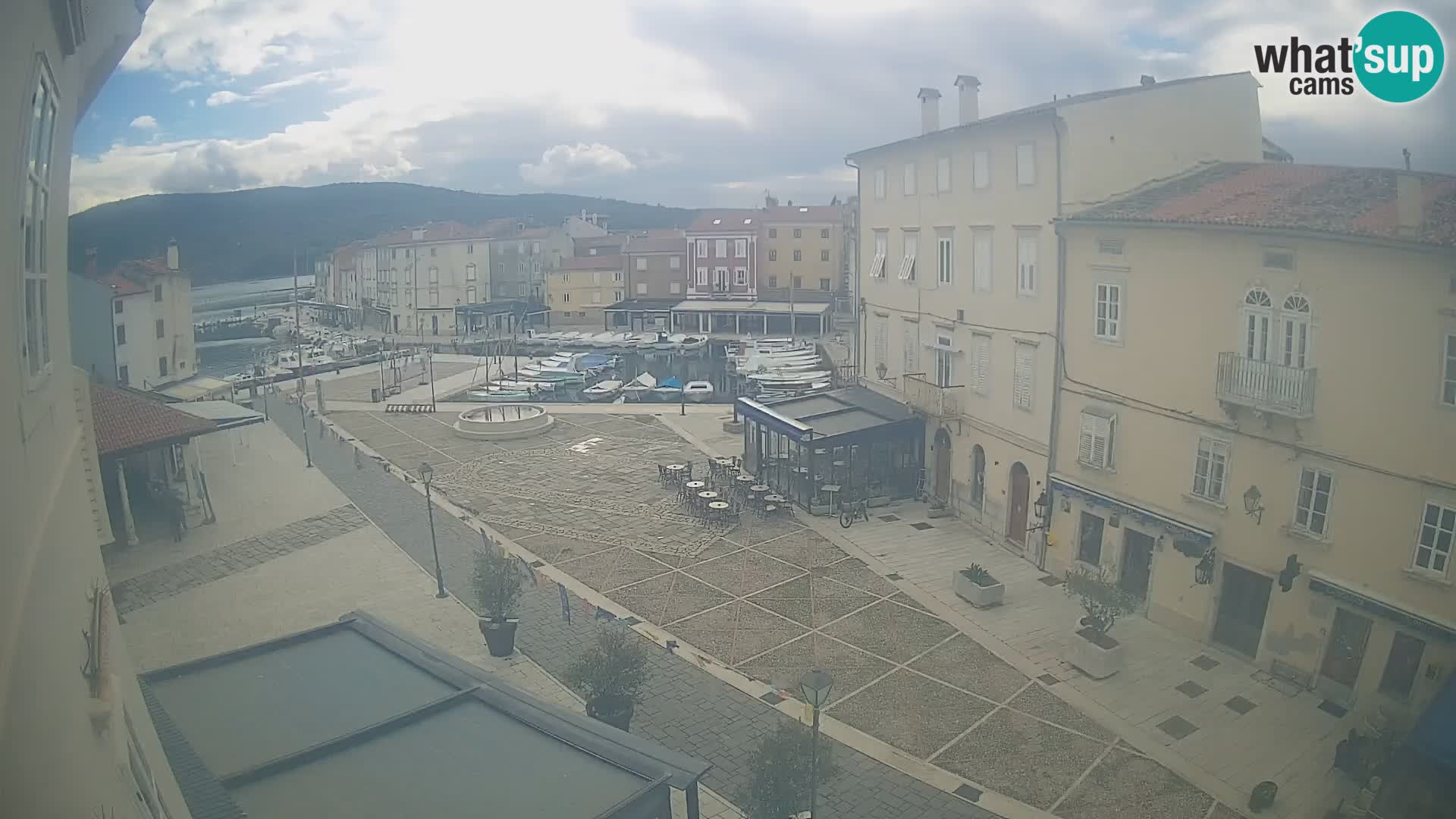 LIVE cam Cres città – piazza principale e “mandrač” – isola di Cherso – Croazia
