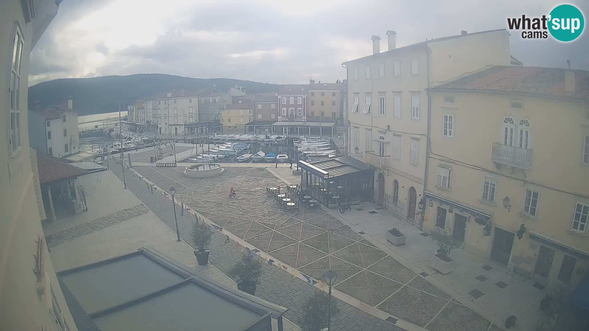 LIVE cam Cres città – piazza principale e “mandrač” – isola di Cherso – Croazia