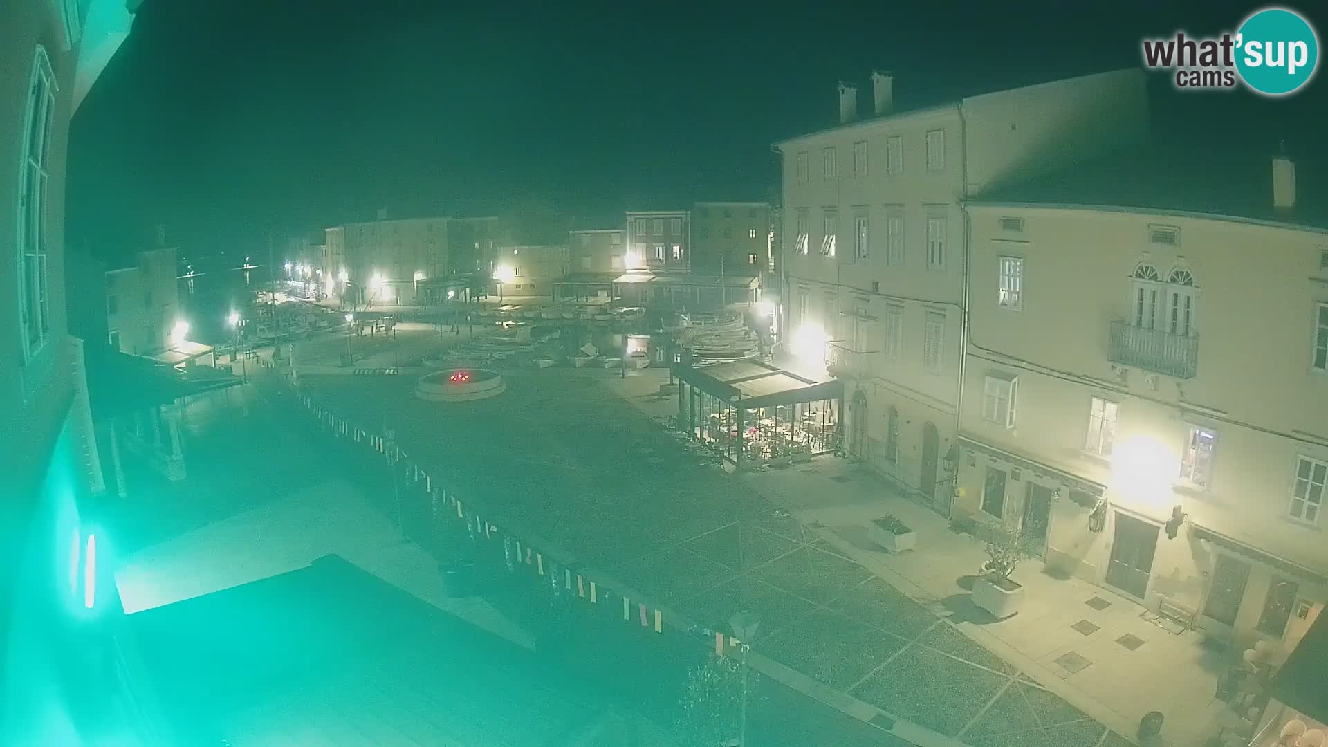 LIVE cam Cres city – place principale et “mandrač” – île de Cres – Croatie