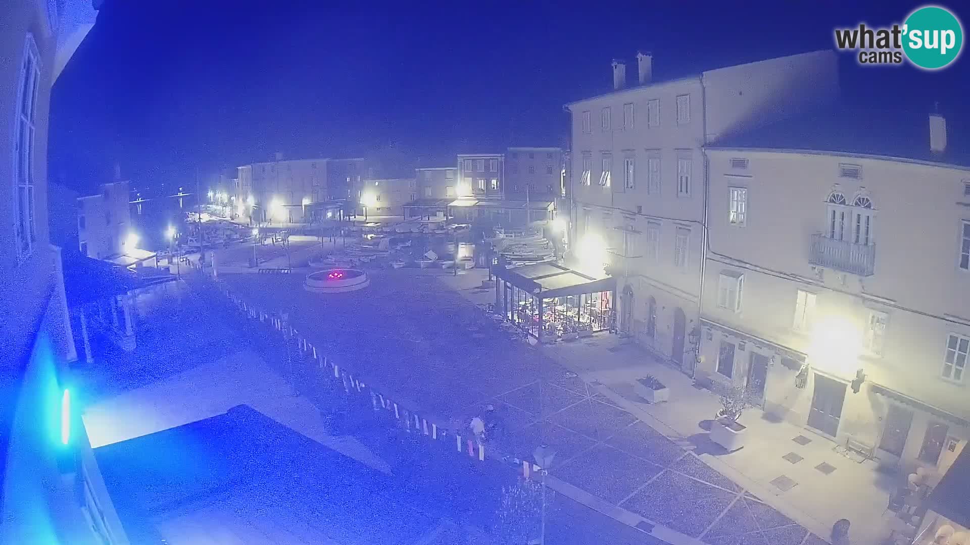 LIVE cam Cres city – place principale et “mandrač” – île de Cres – Croatie