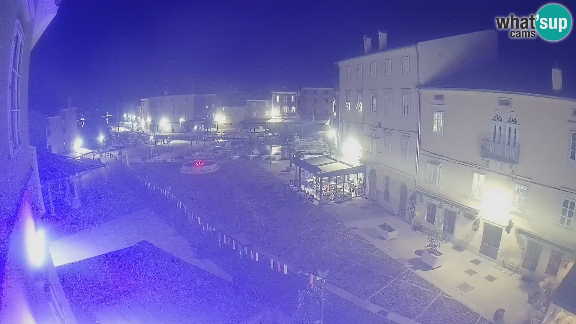 LIVE cam Cres city – place principale et “mandrač” – île de Cres – Croatie