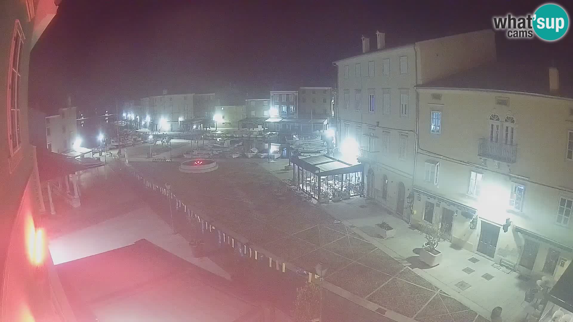 Kamera v ŽIVO Cres mesto – glavni trg in “mandrač” – otok Cres – Hrvaška