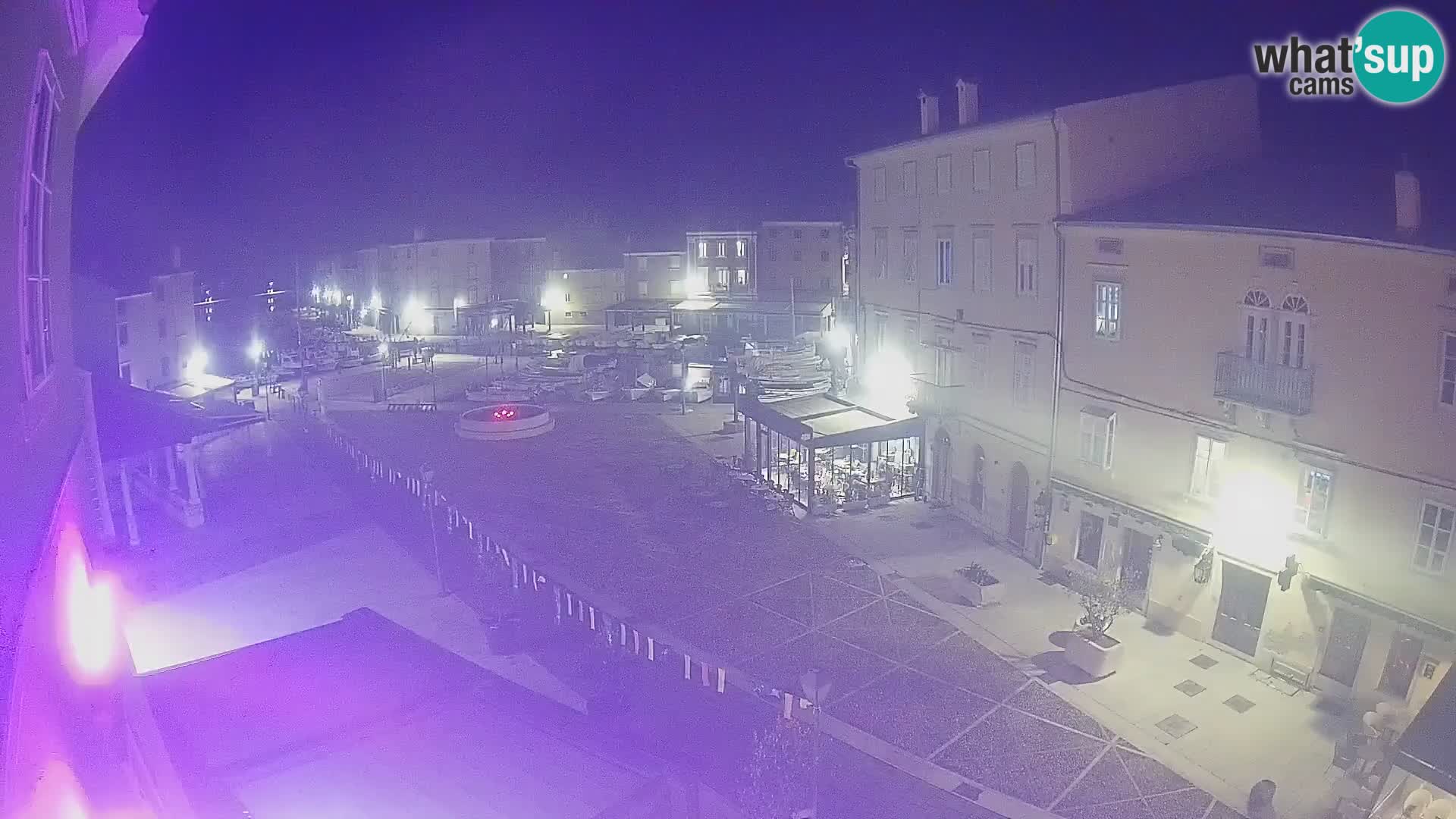 LIVE cam Cres city – place principale et “mandrač” – île de Cres – Croatie