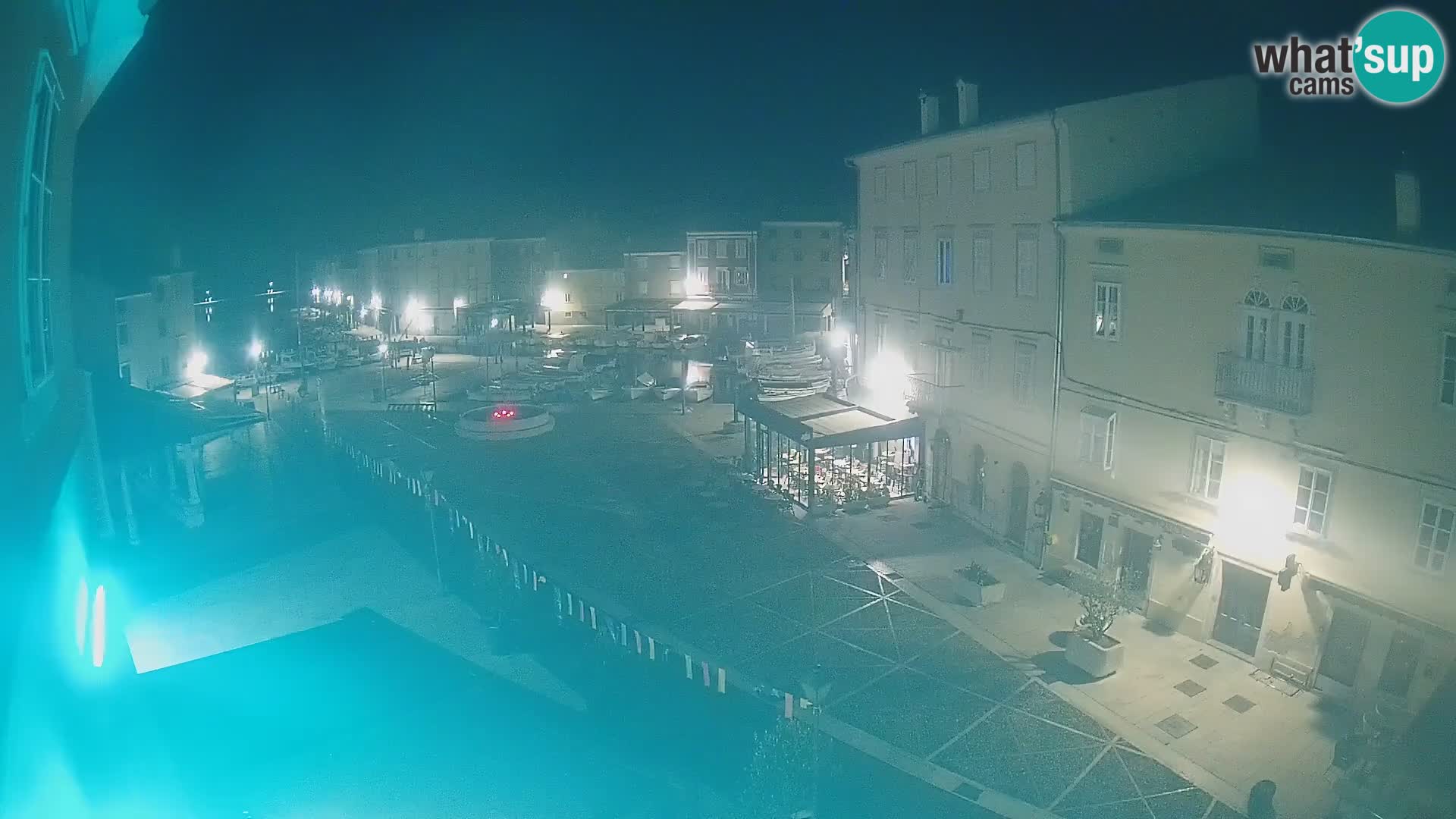 Cámara en vivo ciudad de Cres – plaza principal y “mandrač” – isla de Cres – Croacia