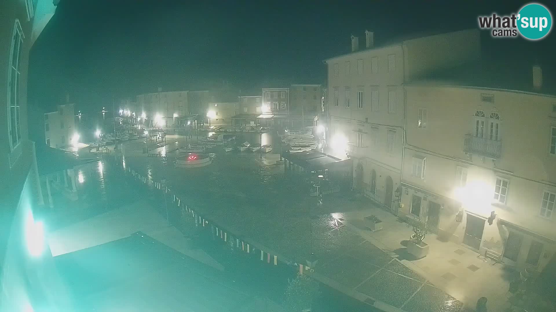 LIVE cam Cres city – place principale et “mandrač” – île de Cres – Croatie