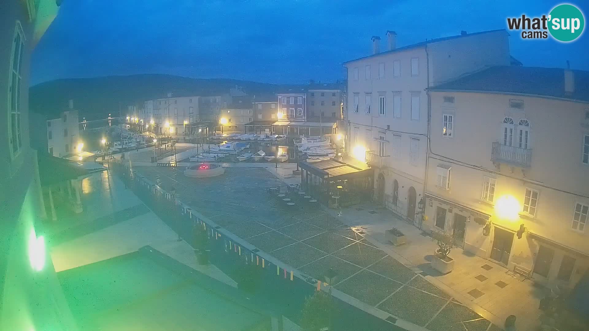 LIVE cam Cres city – place principale et “mandrač” – île de Cres – Croatie