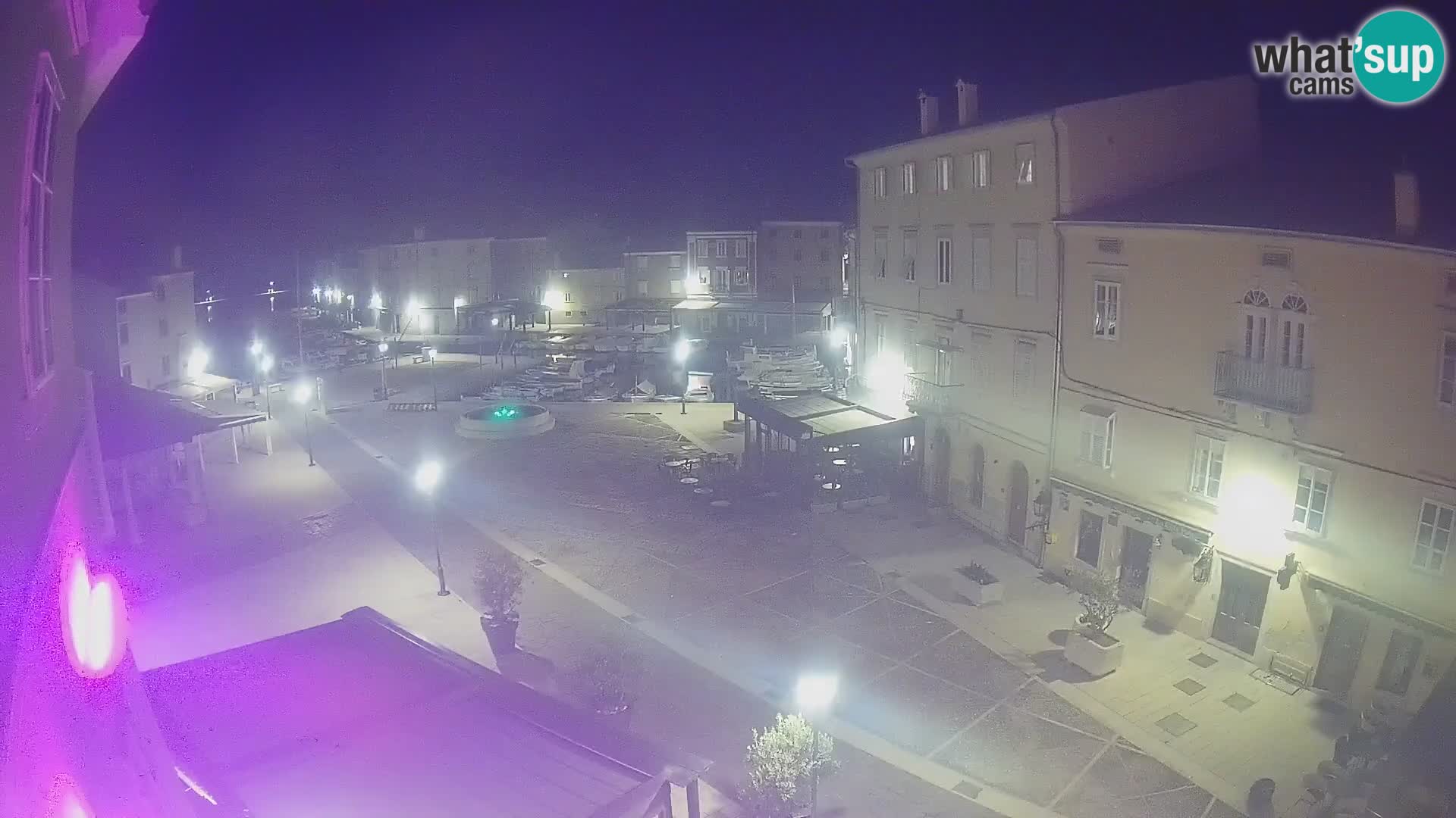 LIVE cam Cres city – place principale et “mandrač” – île de Cres – Croatie