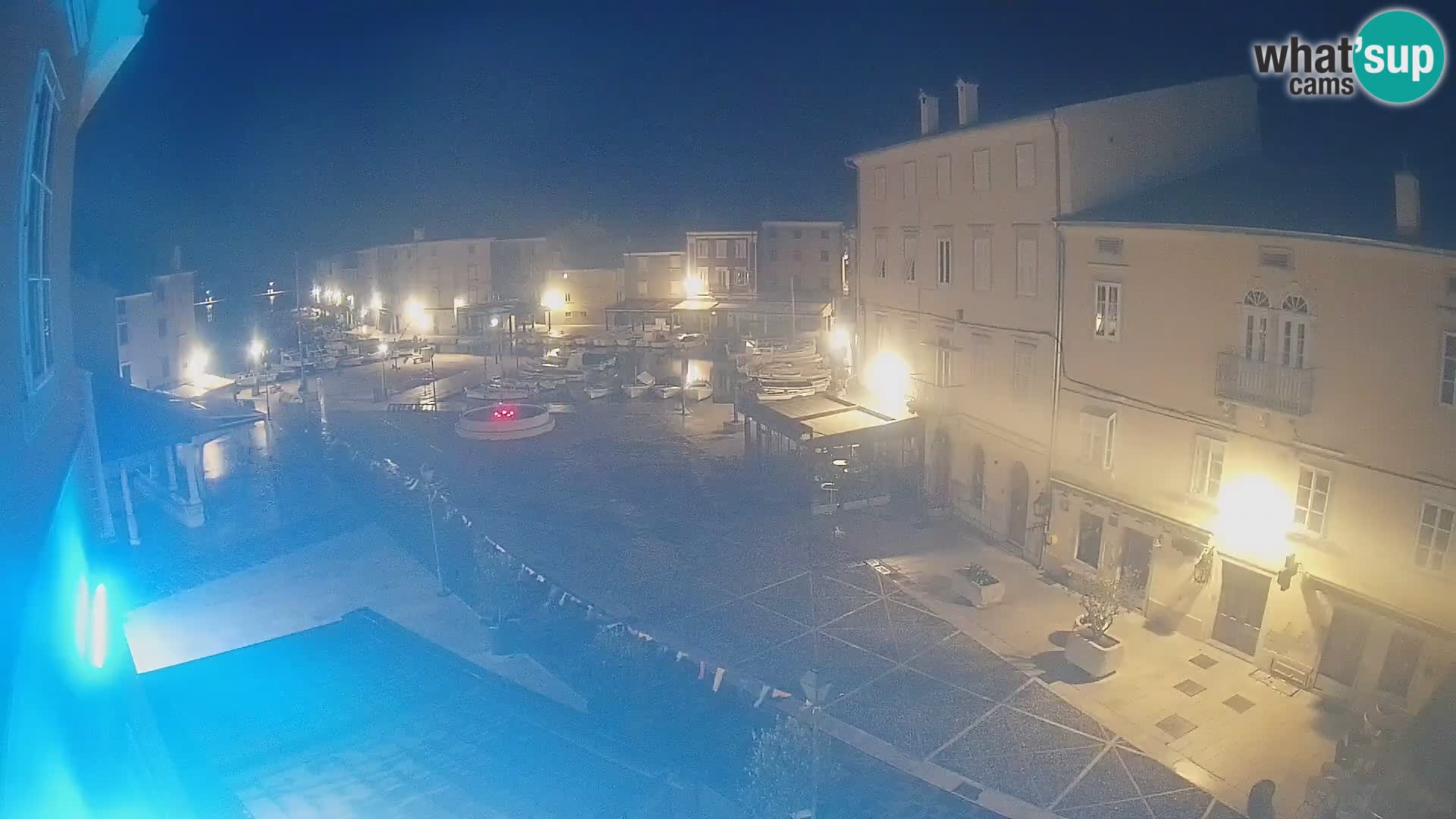 LIVE cam Cres city – place principale et “mandrač” – île de Cres – Croatie