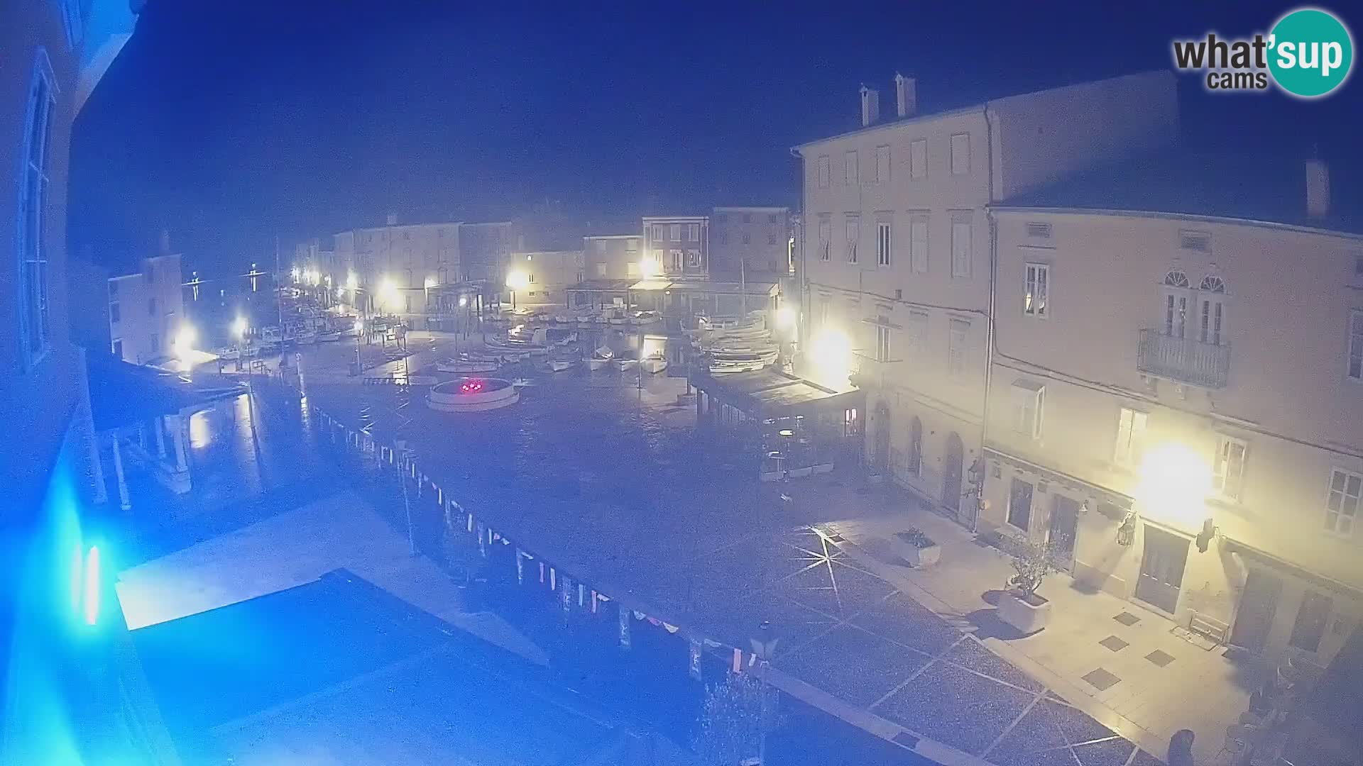 LIVE cam Cres city – place principale et “mandrač” – île de Cres – Croatie