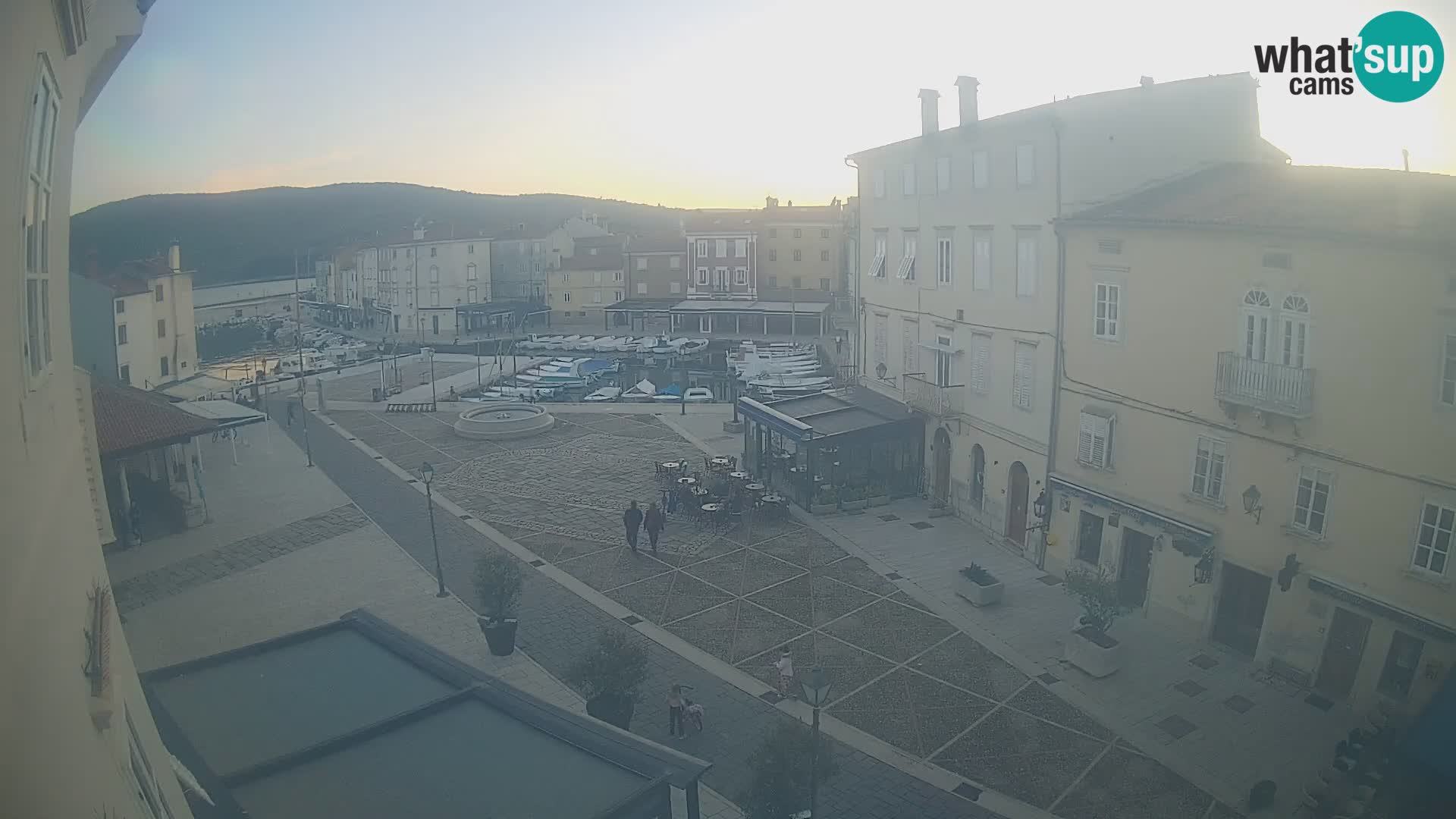 LIVE cam Cres Stadt – Hauptplatz und “mandrač” – Cres Insel – Kroatien