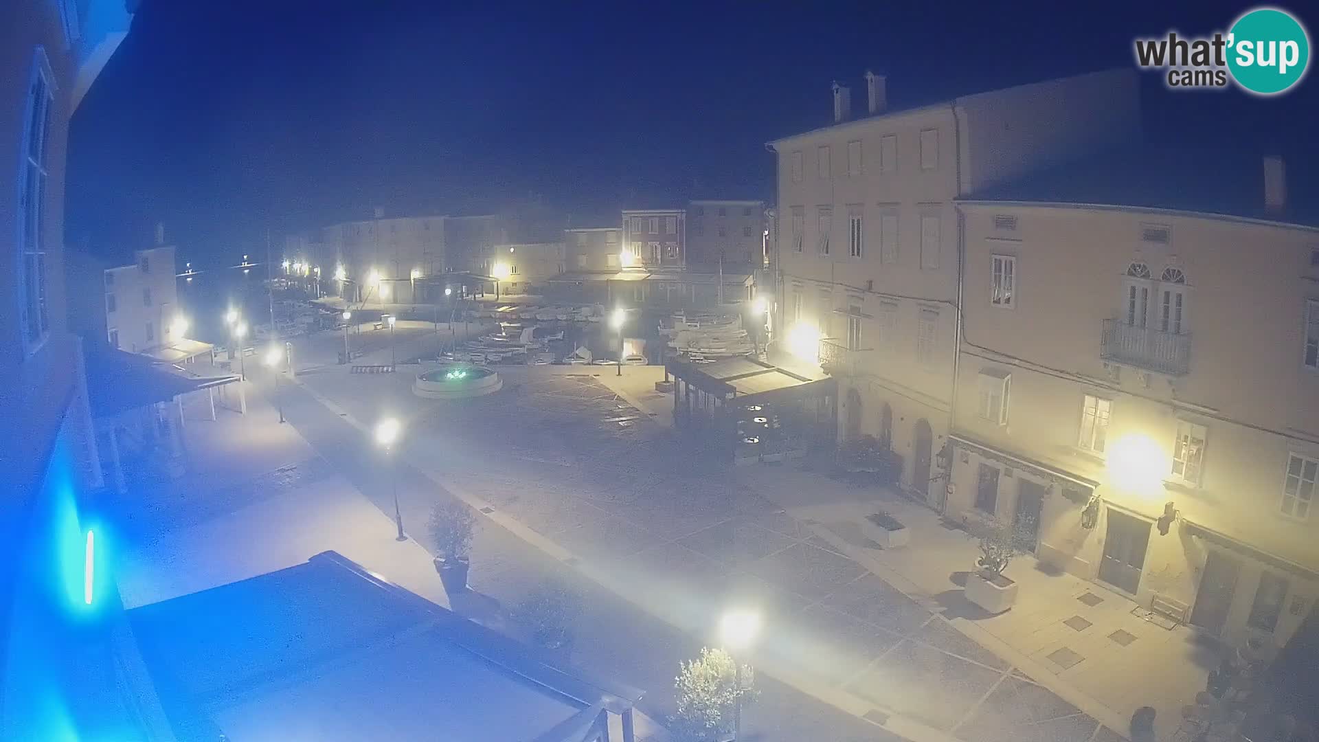 LIVE cam Cres city – place principale et “mandrač” – île de Cres – Croatie