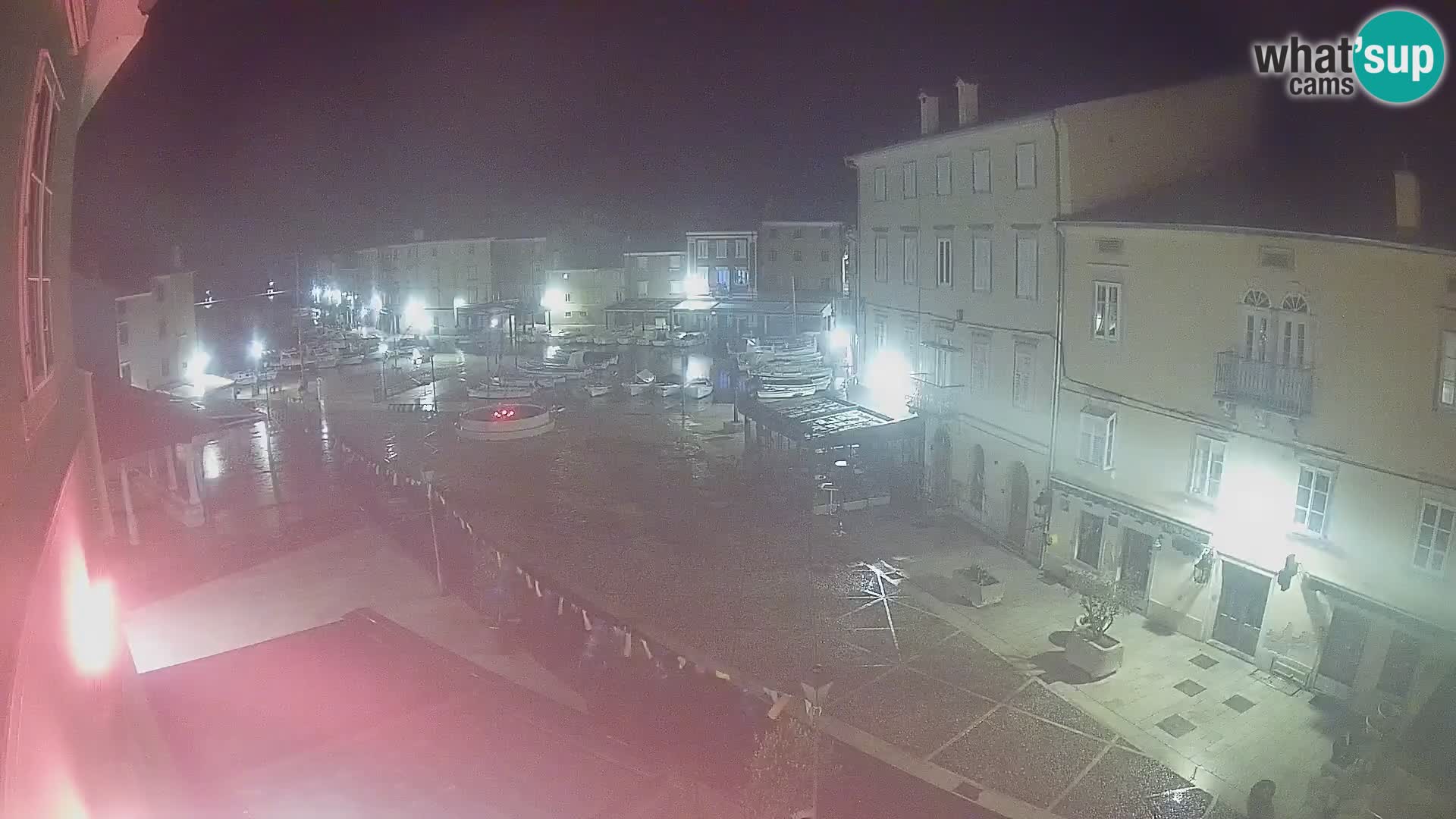 LIVE cam Cres city – place principale et “mandrač” – île de Cres – Croatie