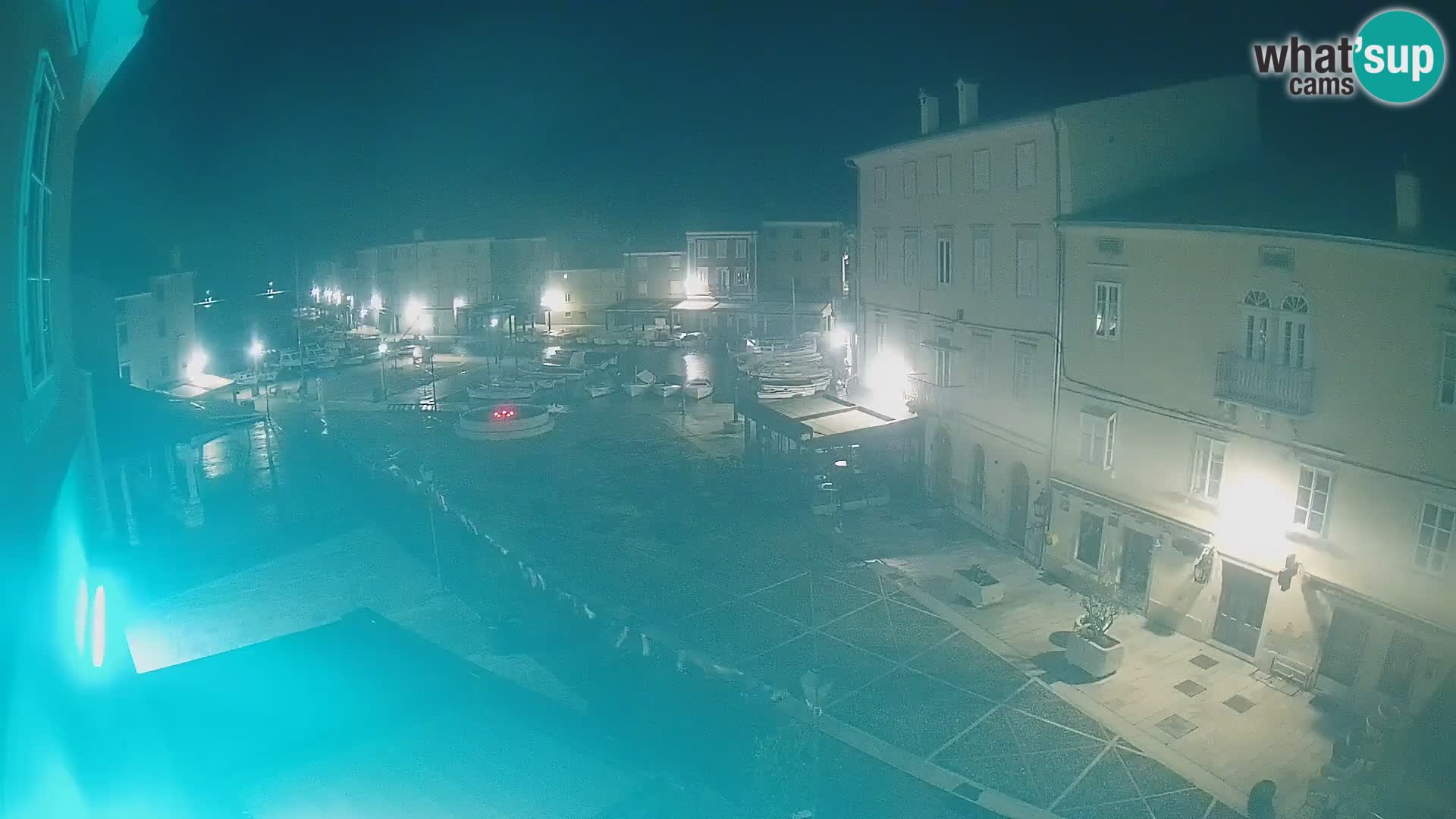 LIVE cam Cres city – place principale et “mandrač” – île de Cres – Croatie