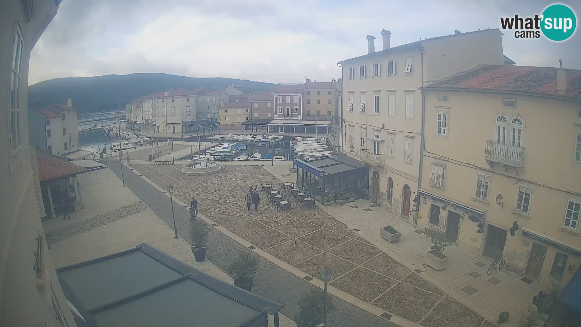 LIVE cam Cres city – place principale et “mandrač” – île de Cres – Croatie