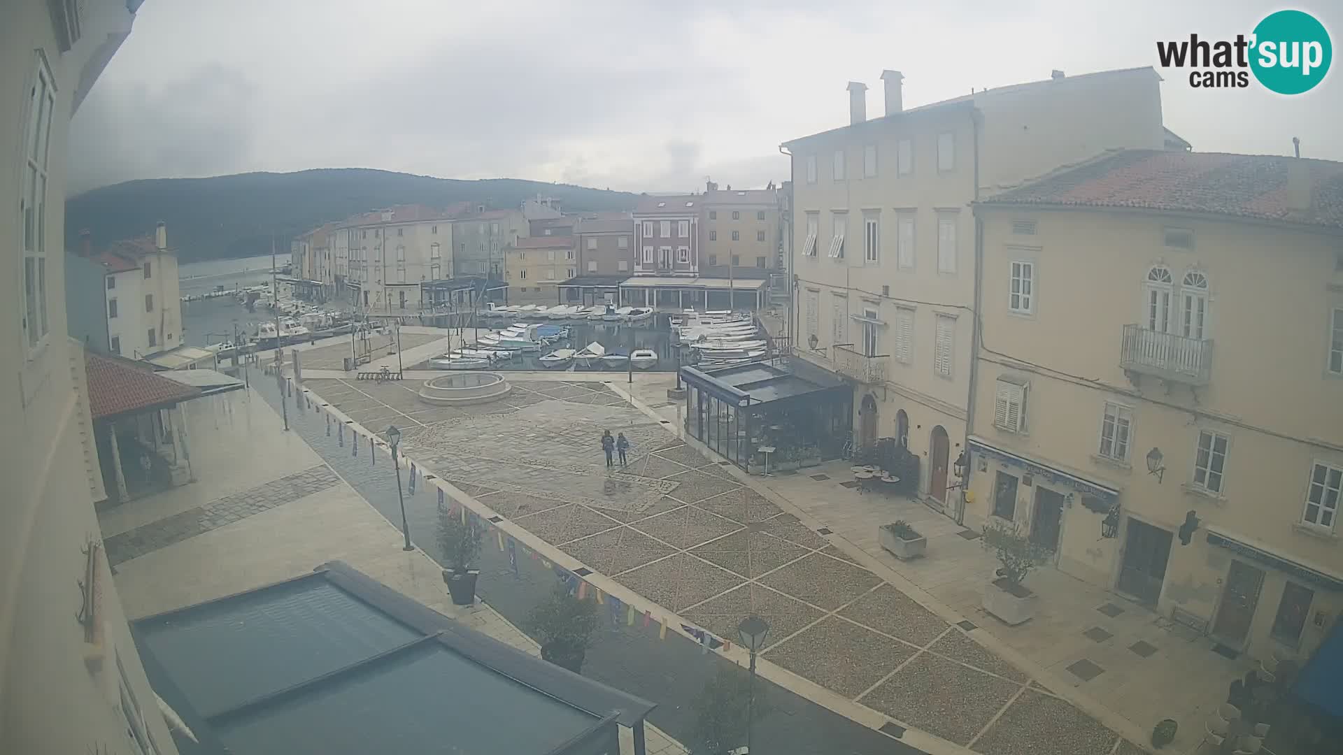Cámara en vivo ciudad de Cres – plaza principal y “mandrač” – isla de Cres – Croacia