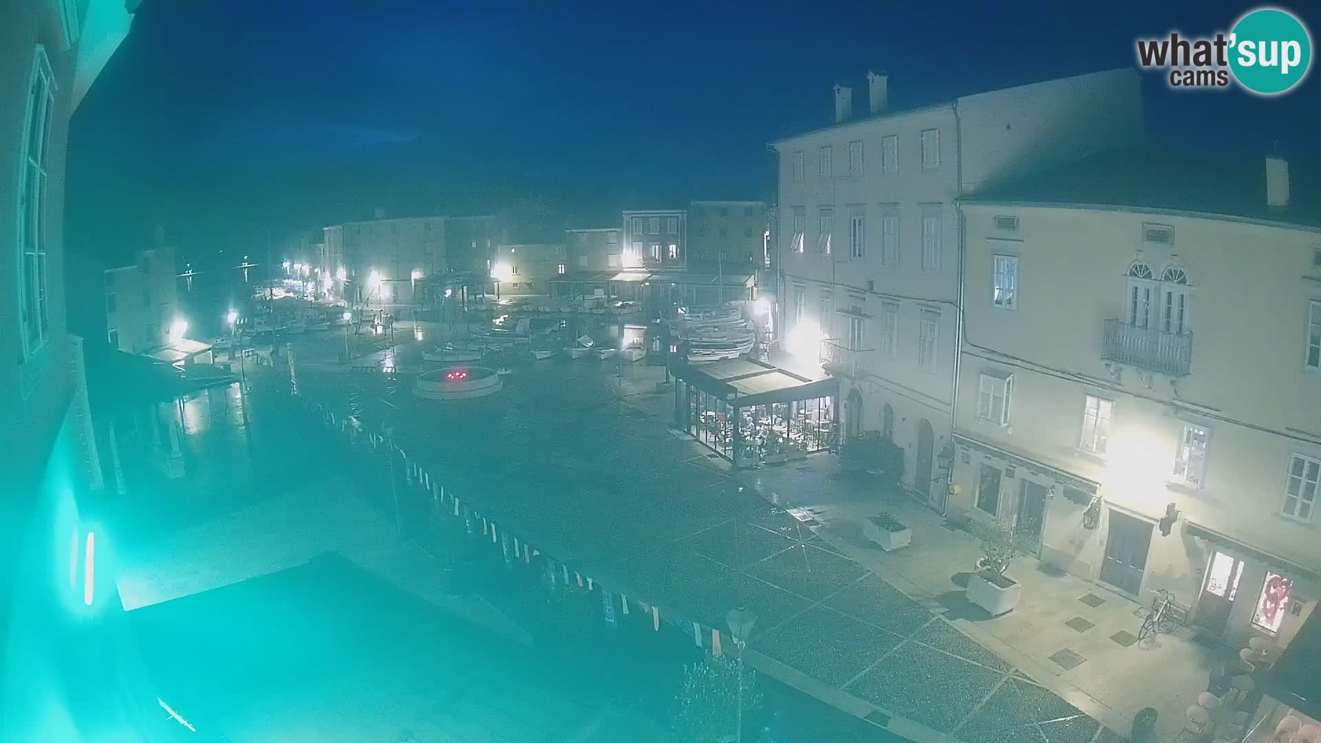 LIVE cam Cres city – place principale et “mandrač” – île de Cres – Croatie
