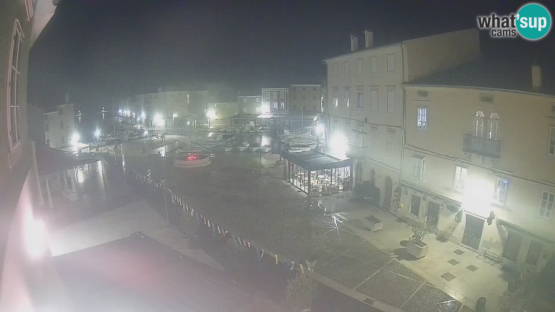 Kamera v ŽIVO Cres mesto – glavni trg in “mandrač” – otok Cres – Hrvaška