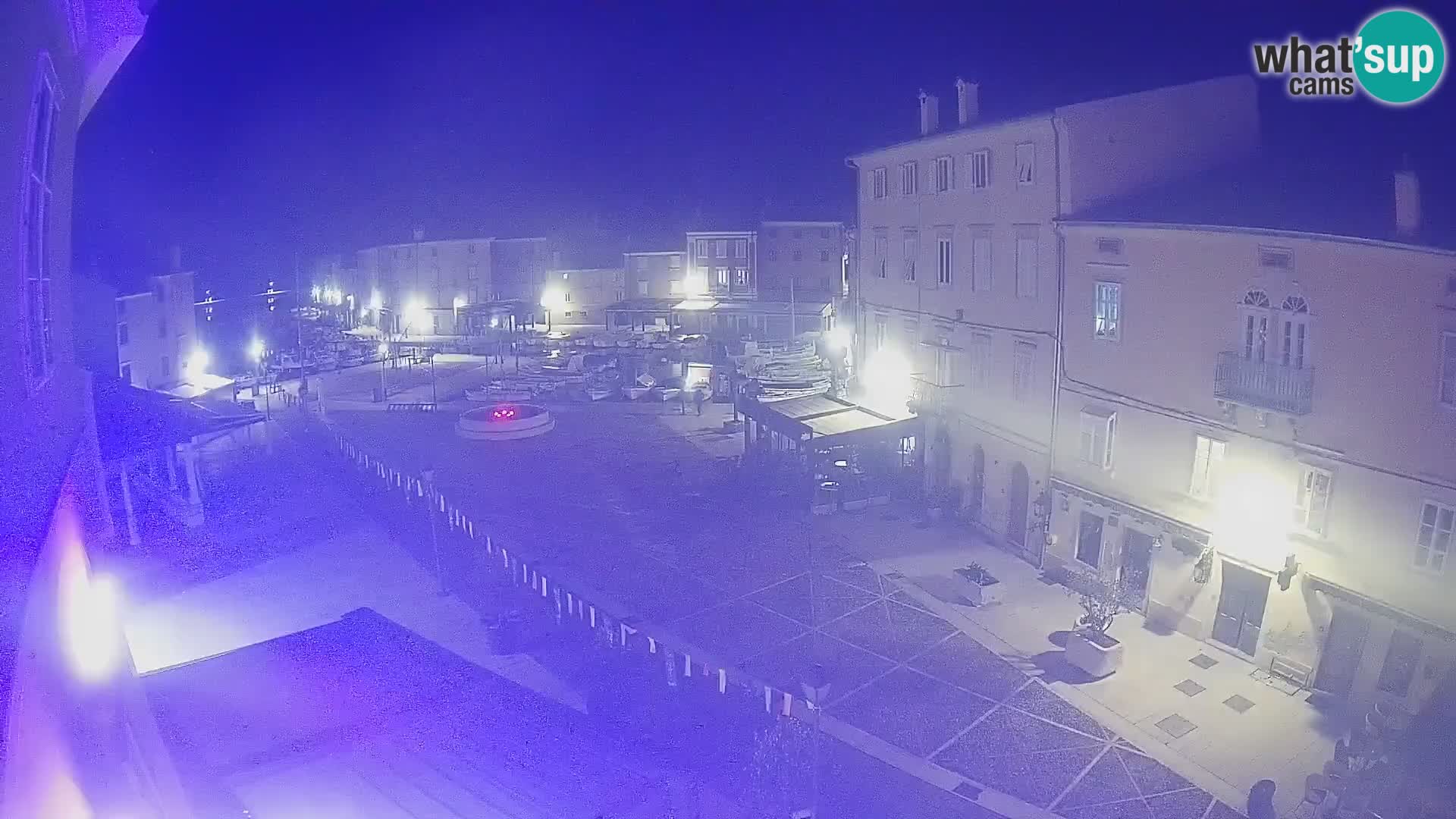 LIVE cam Cres Stadt – Hauptplatz und “mandrač” – Cres Insel – Kroatien