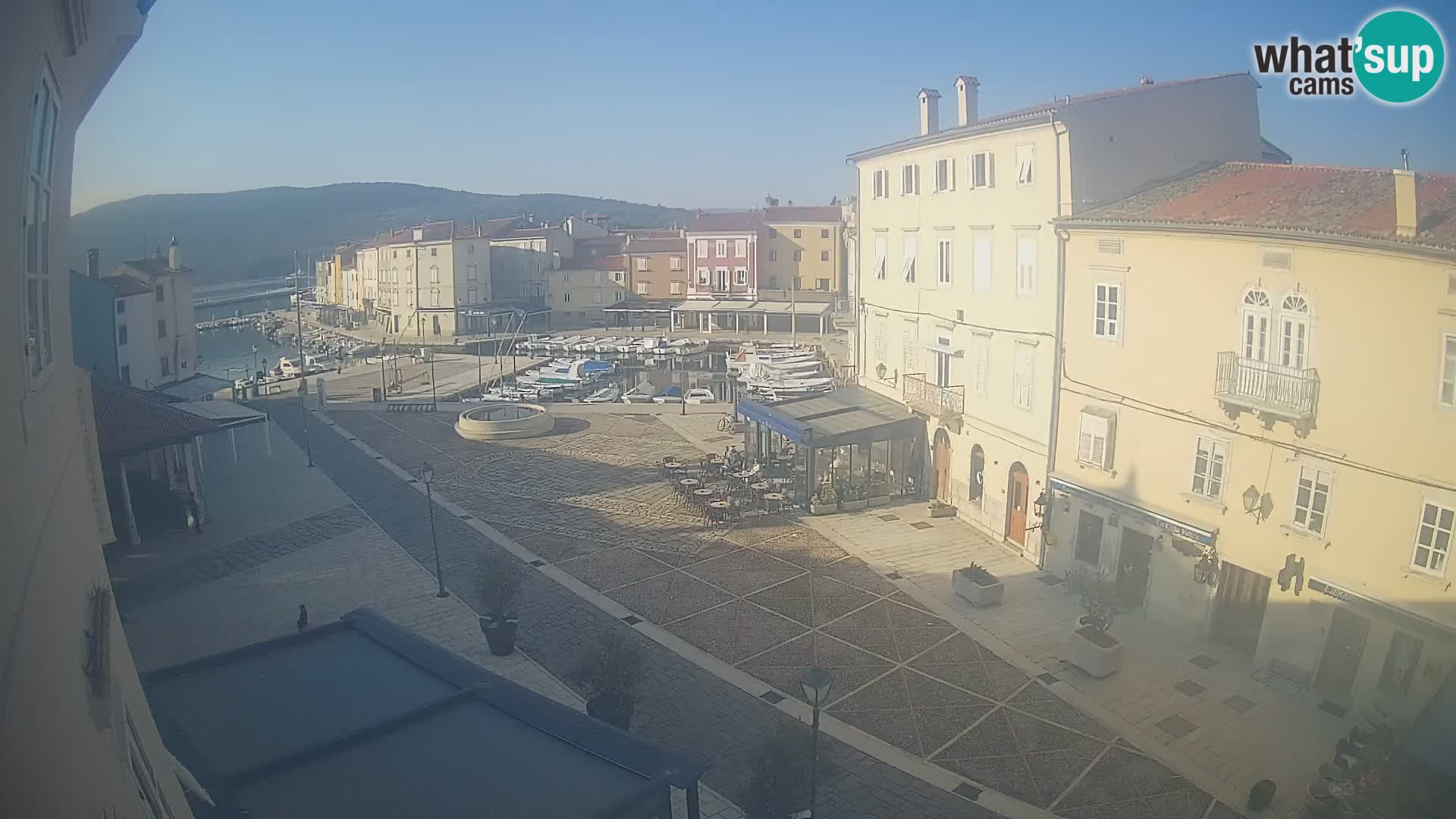 LIVE cam Cres Stadt – Hauptplatz und “mandrač” – Cres Insel – Kroatien