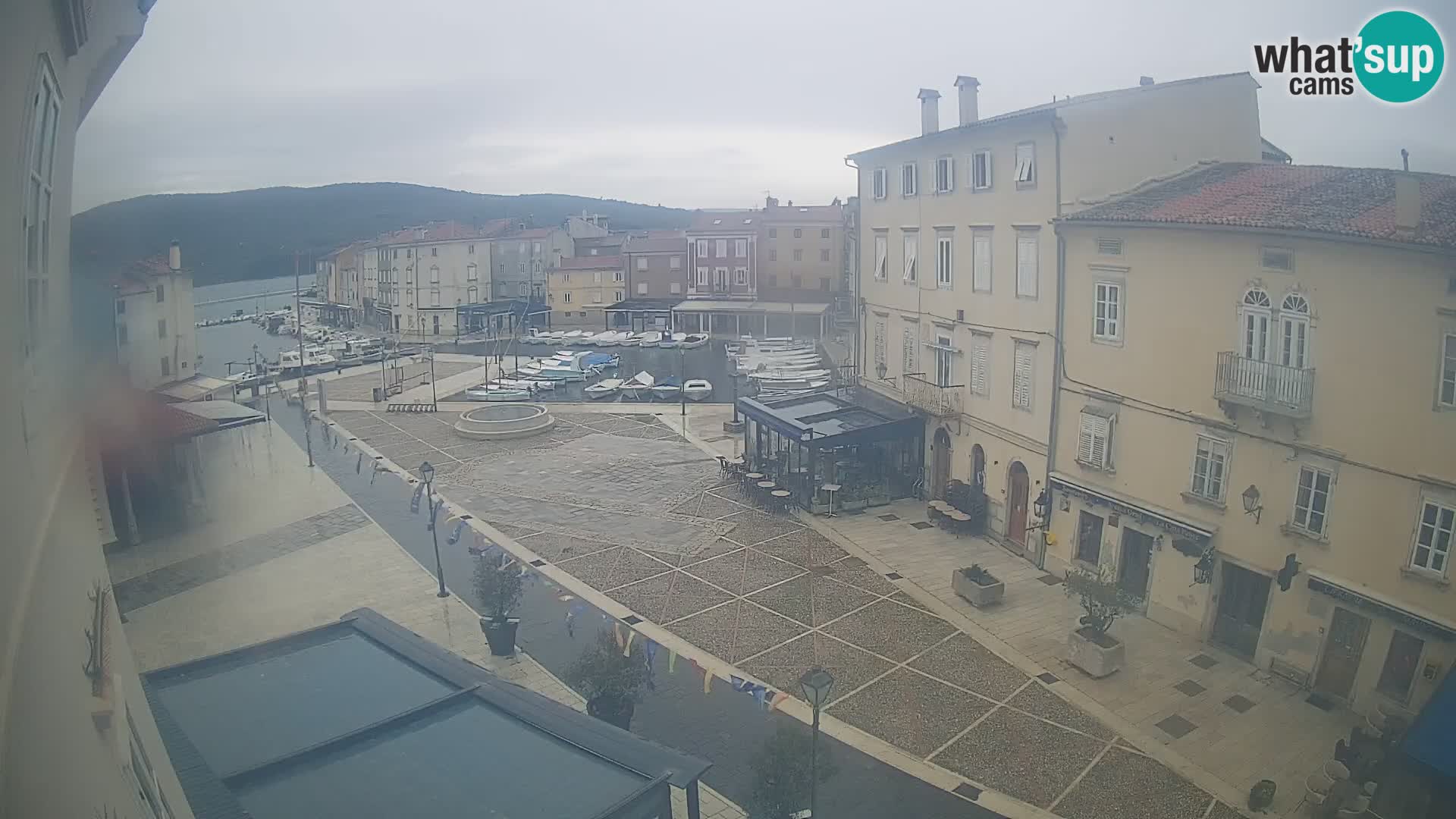 Cámara en vivo ciudad de Cres – plaza principal y “mandrač” – isla de Cres – Croacia