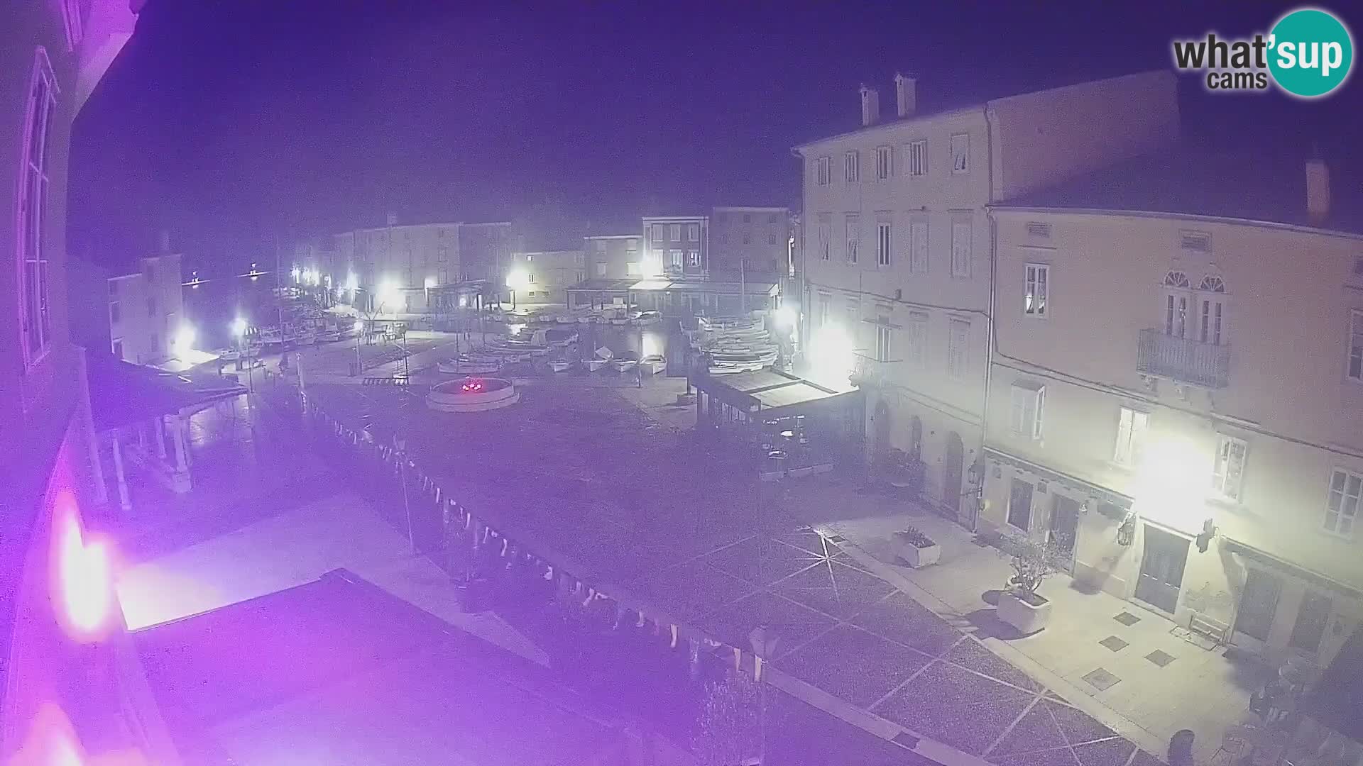 LIVE cam Cres city – place principale et “mandrač” – île de Cres – Croatie