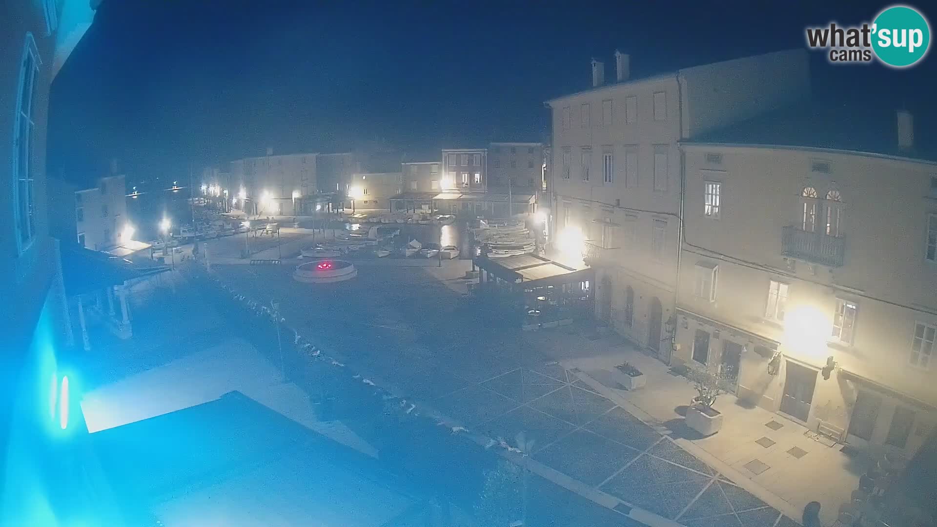 LIVE cam Cres city – place principale et “mandrač” – île de Cres – Croatie