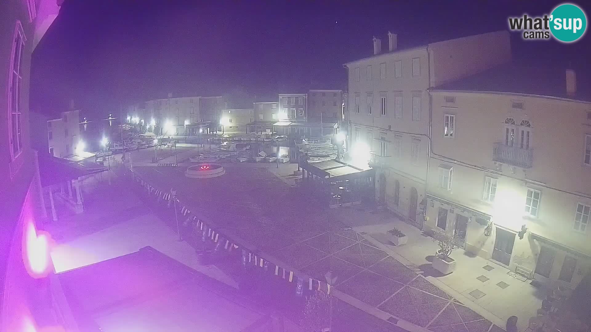 Cámara en vivo ciudad de Cres – plaza principal y “mandrač” – isla de Cres – Croacia